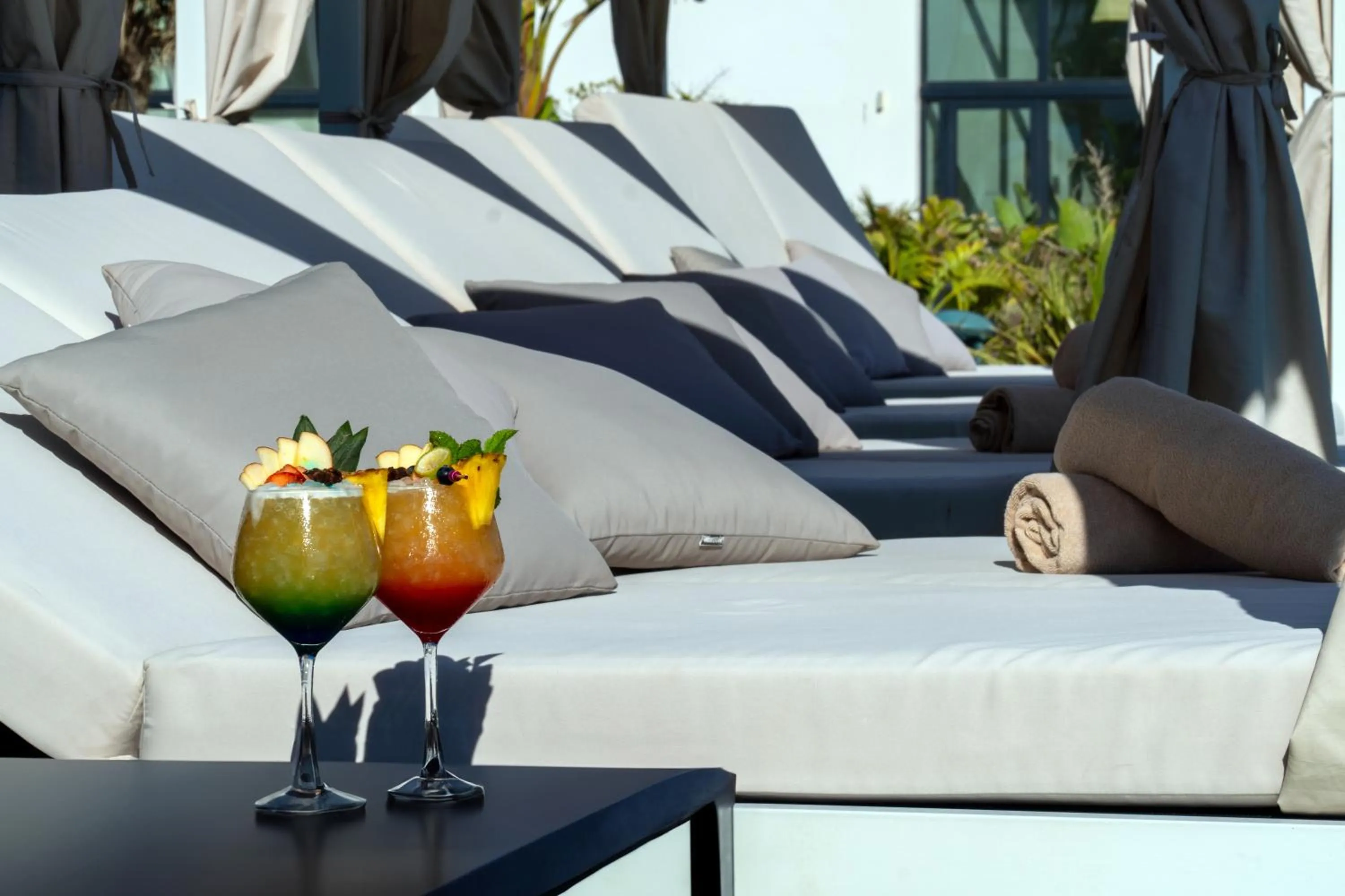 Swimming pool in Cabogata Beach Hotel