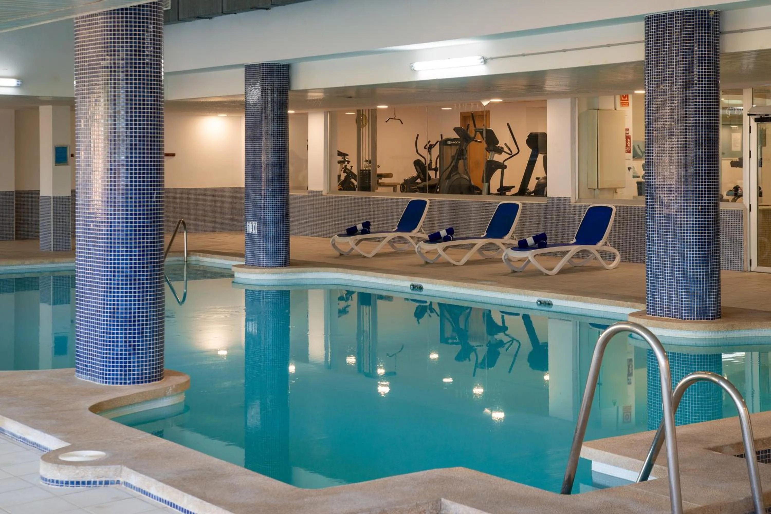 Swimming pool in Hotel Cabogata Jardín