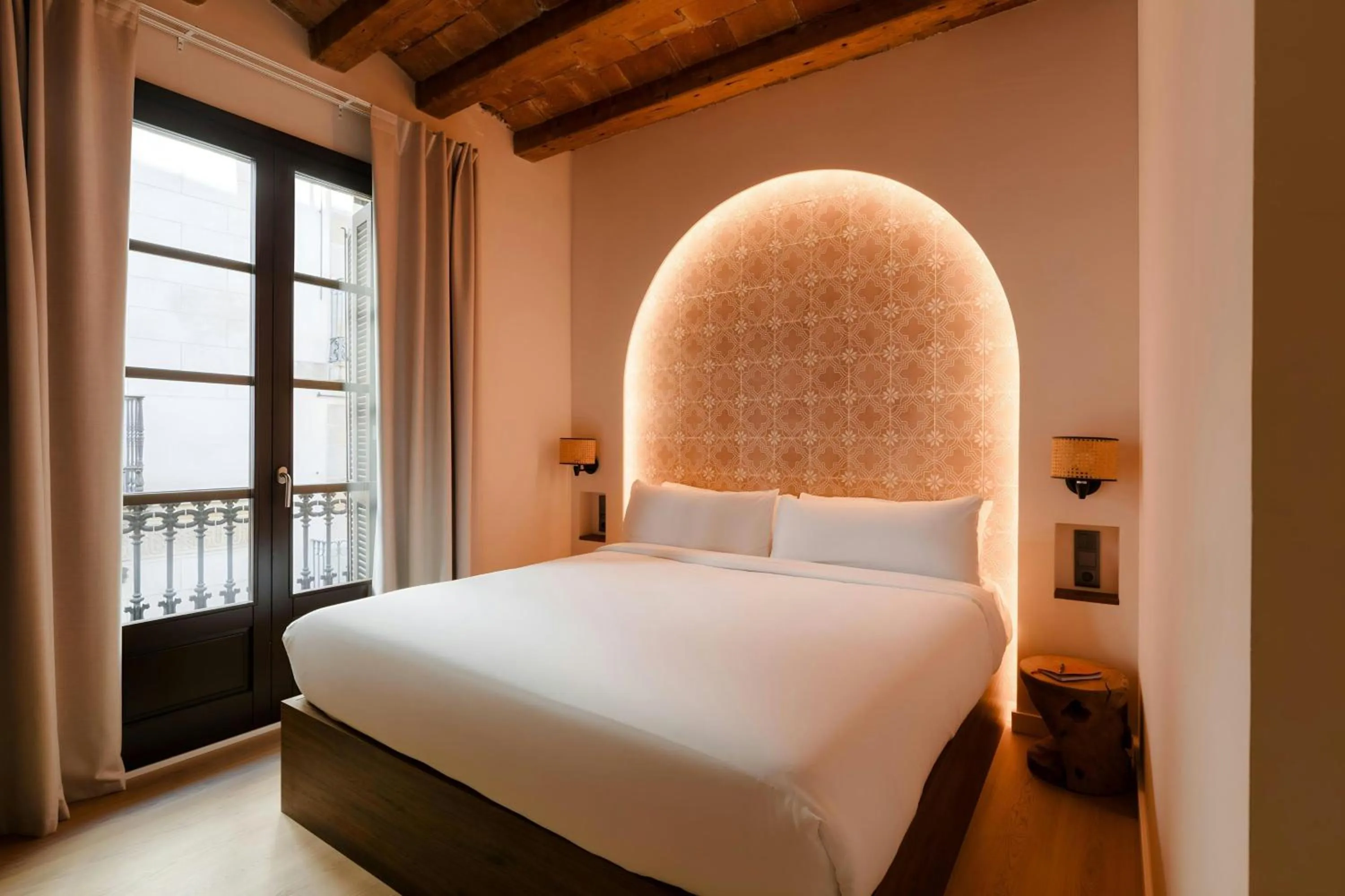 Bedroom, Bed in Los Arcos Hotel Gothic Quarter, Sonder by Marriott Bonvoy