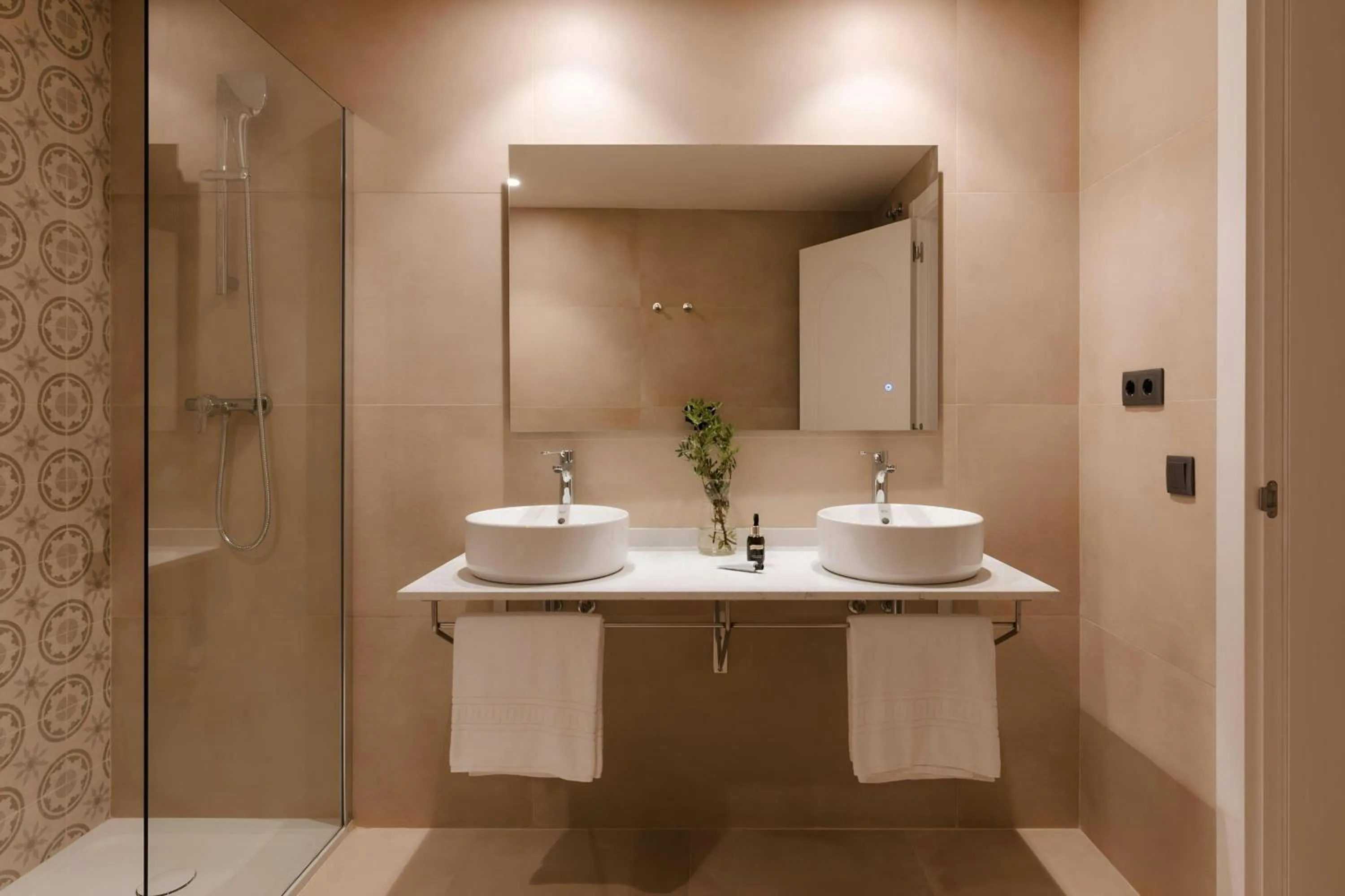 Bathroom in Los Arcos Hotel Gothic Quarter, Sonder by Marriott Bonvoy