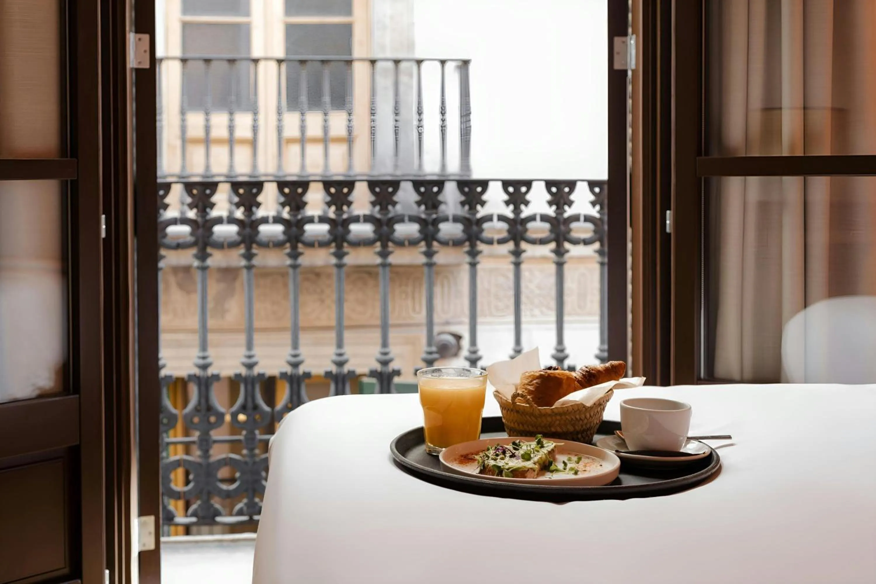 Bedroom, Bed in Los Arcos Hotel Gothic Quarter, Sonder by Marriott Bonvoy
