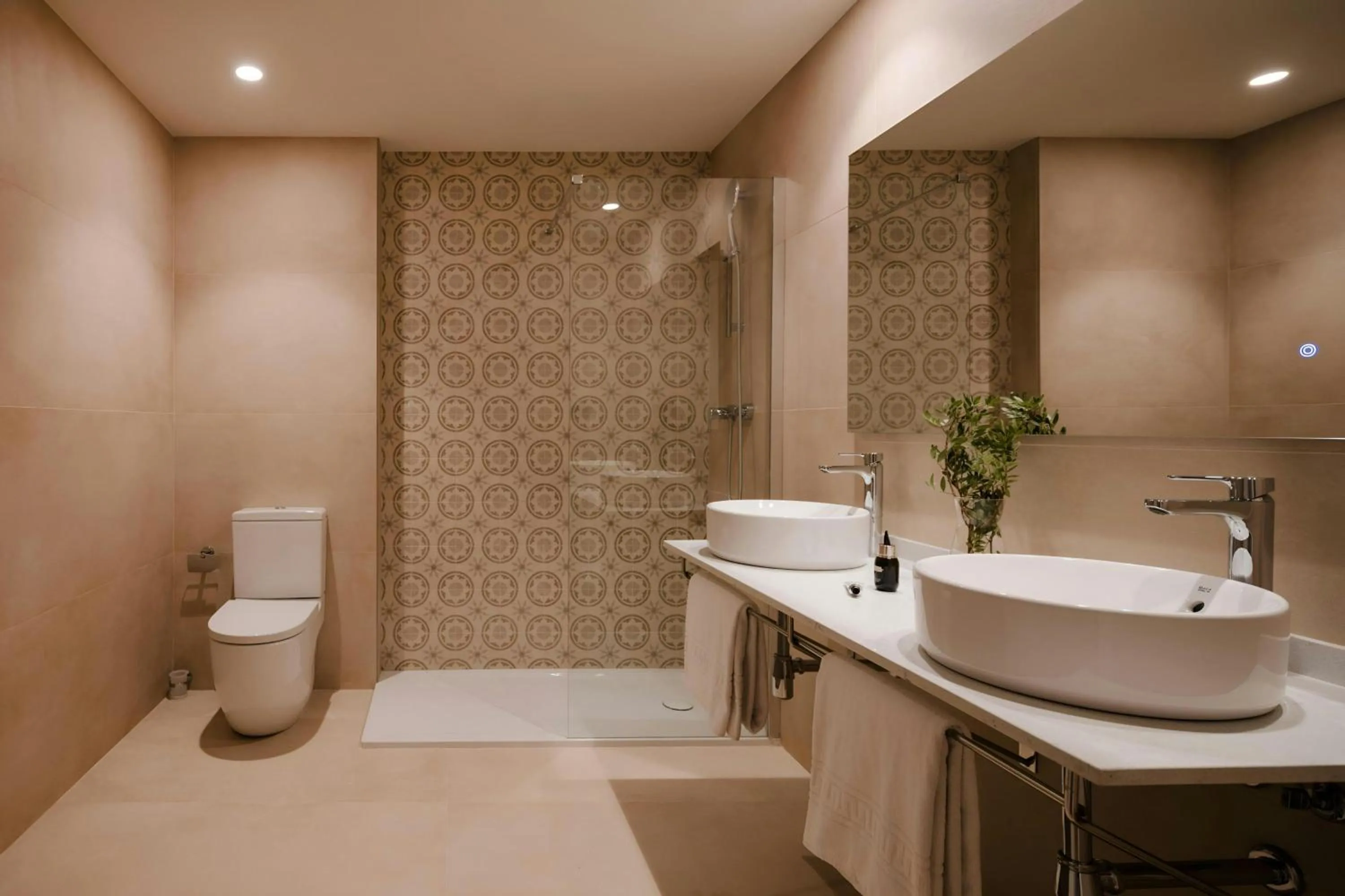 Bathroom in Los Arcos Hotel Gothic Quarter, Sonder by Marriott Bonvoy