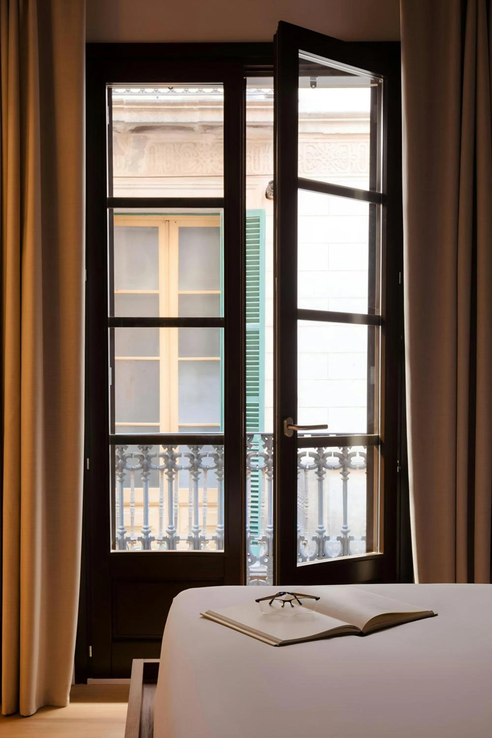 Bedroom, Bed in Los Arcos Hotel Gothic Quarter, Sonder by Marriott Bonvoy