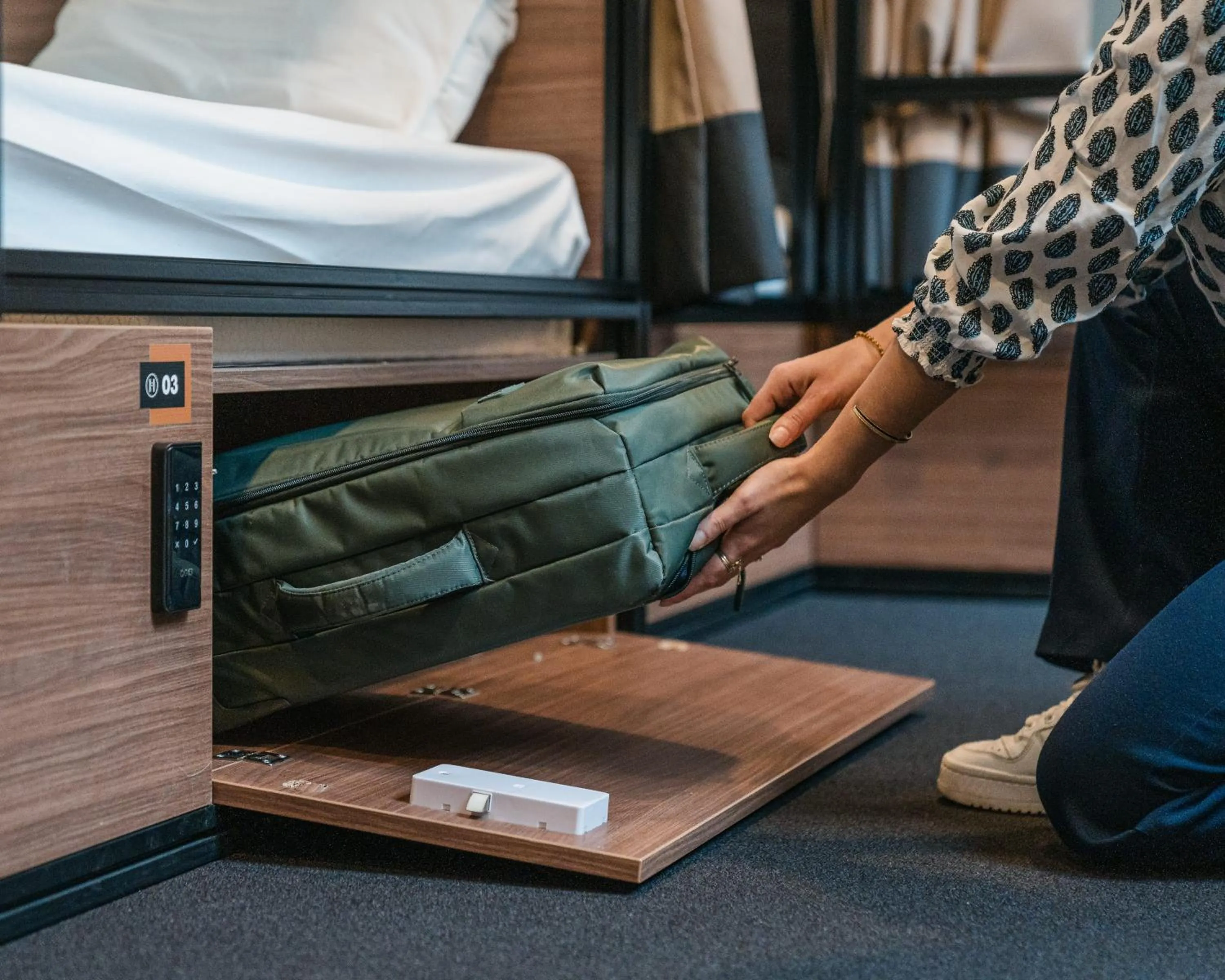 microwave in Beau M Paris