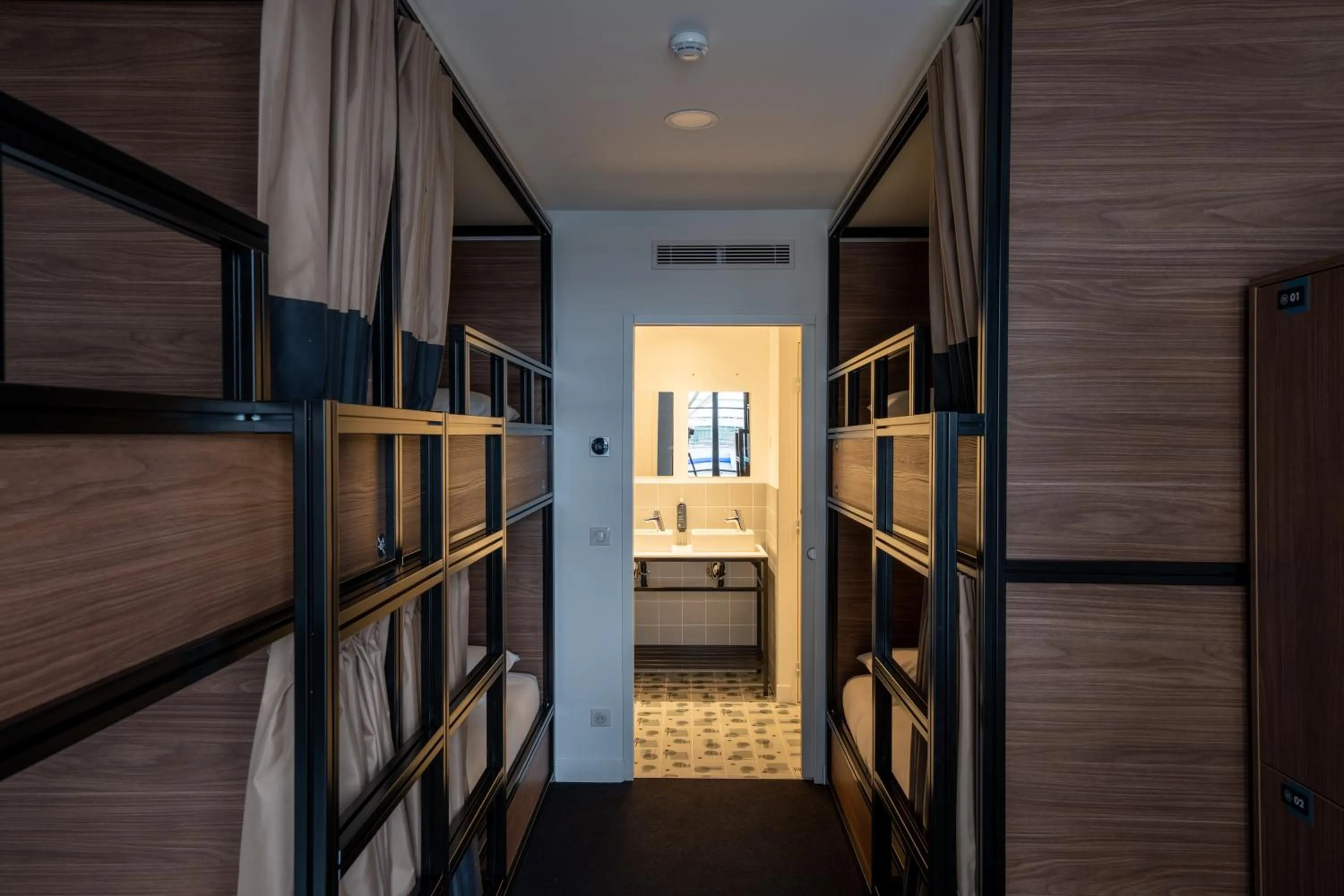 Bedroom, Bed in Beau M Paris