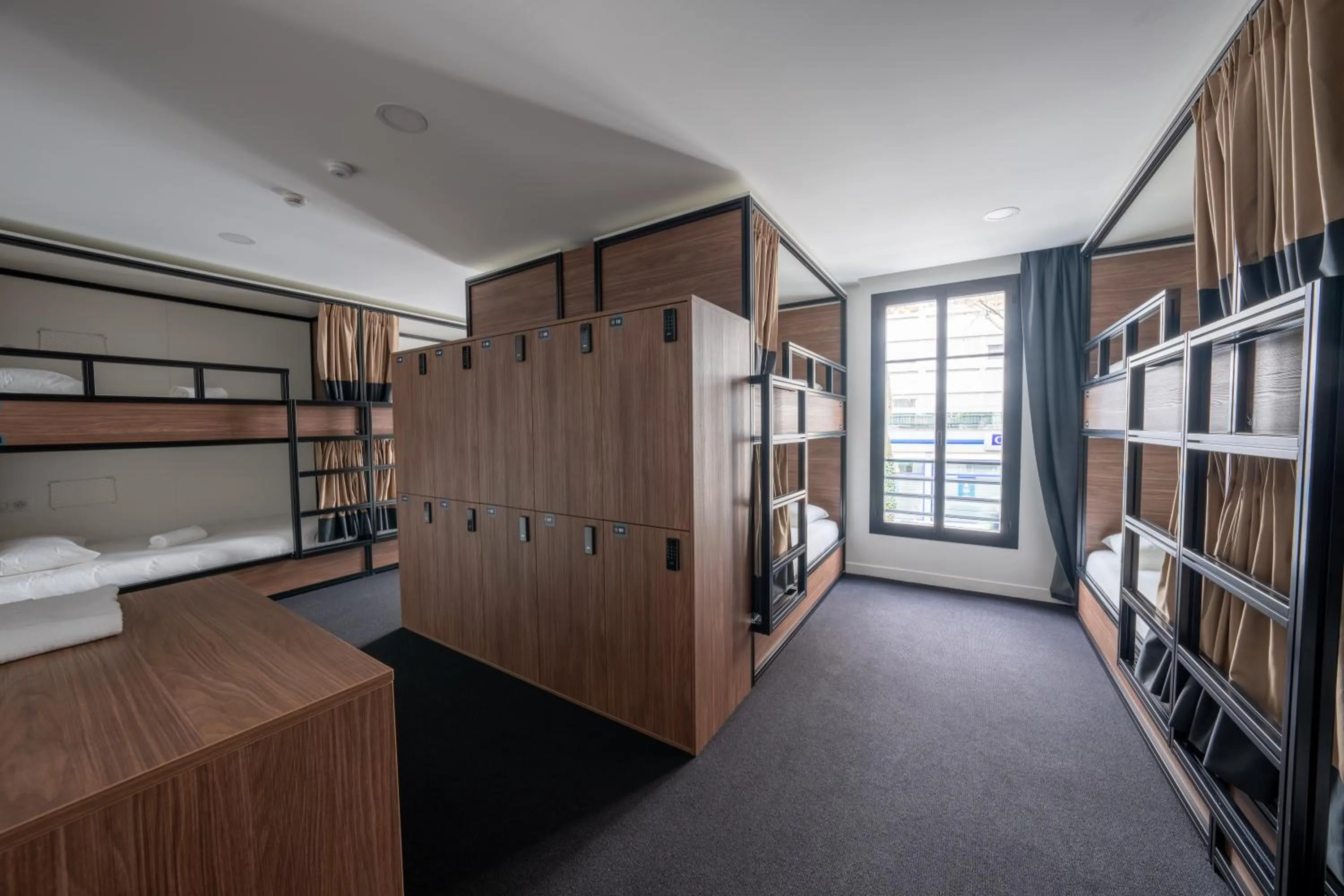 Bedroom, Bed in Beau M Paris