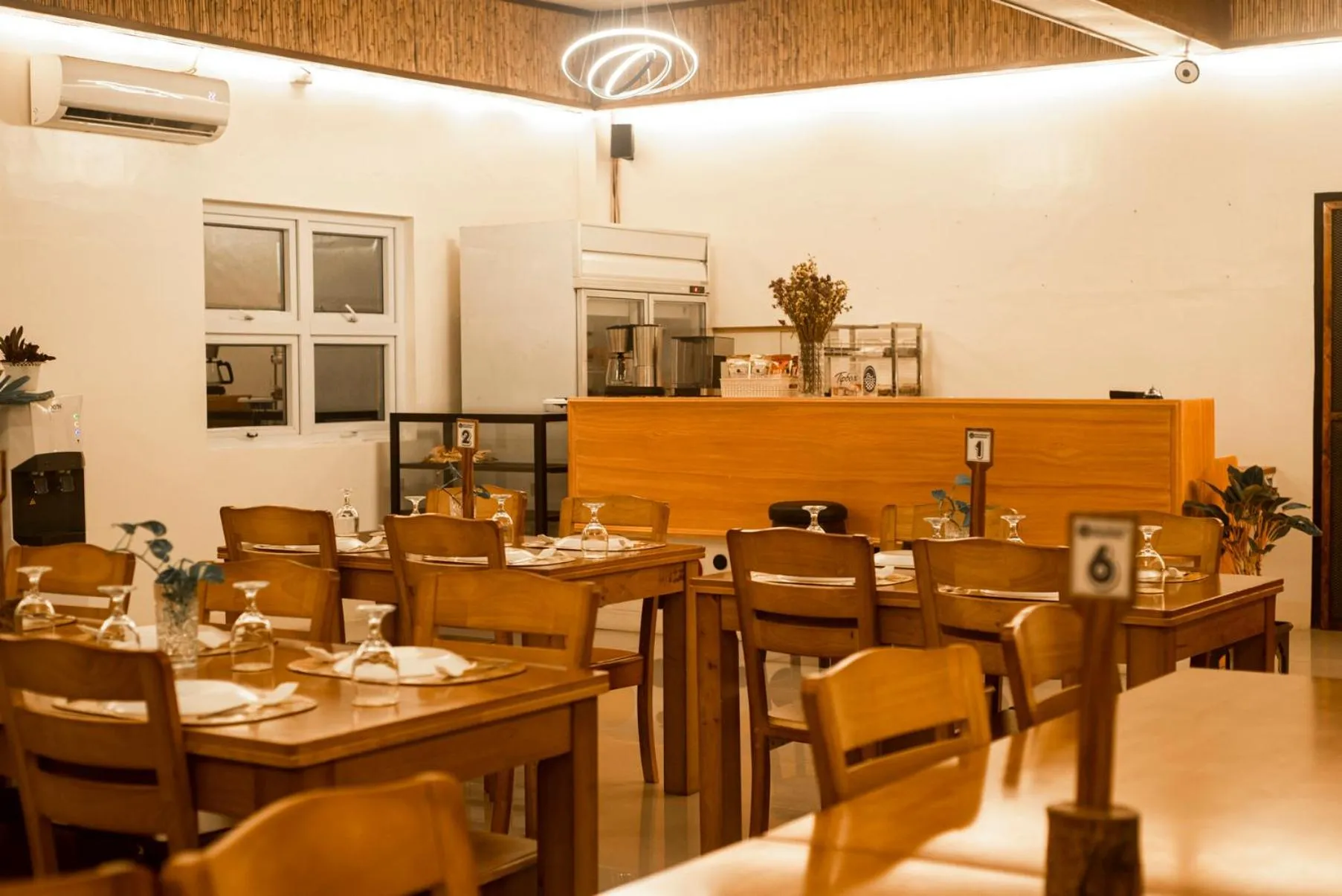 Restaurant/places to eat in Boulder-Bay Residences