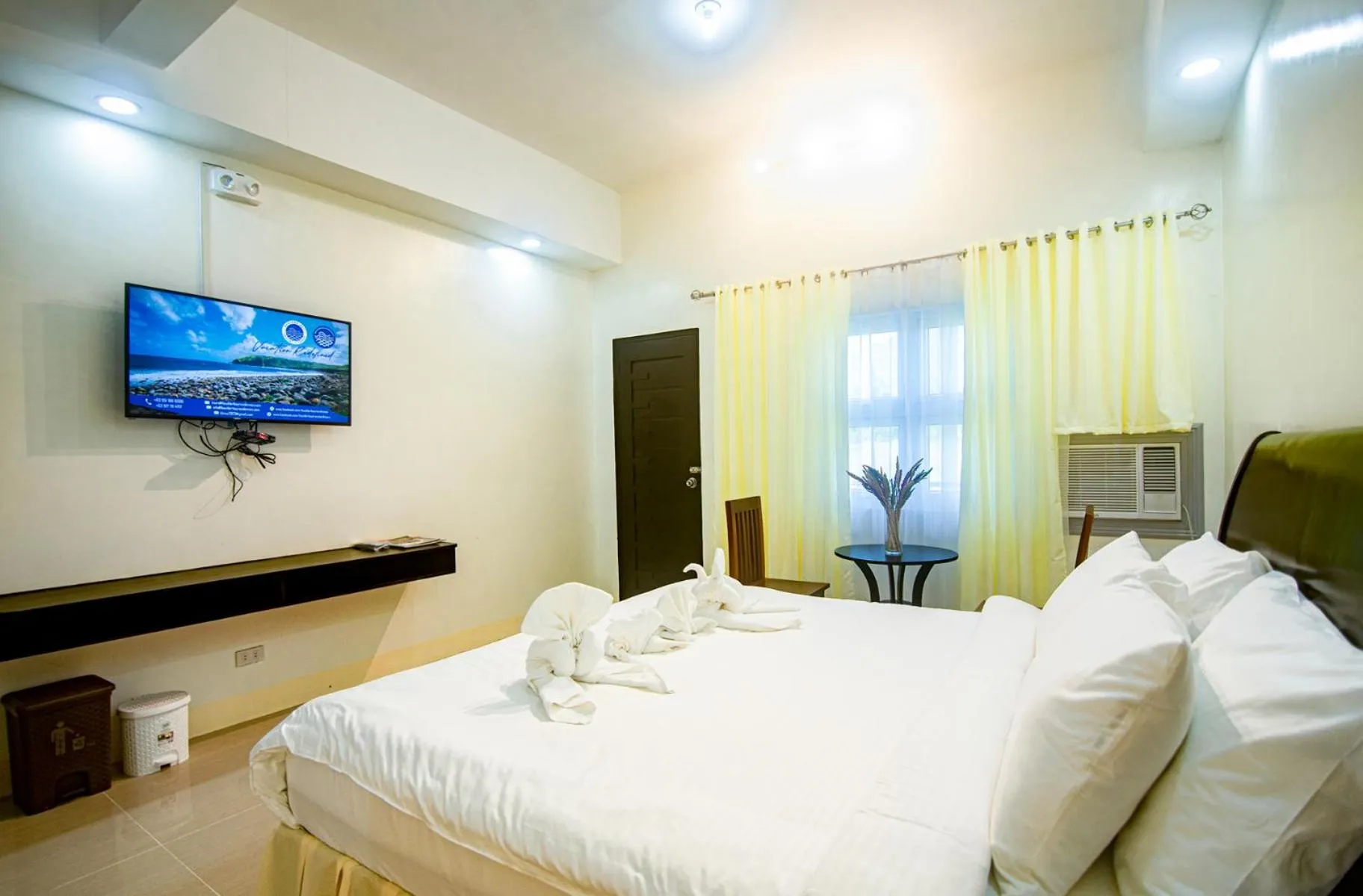 Bed in Boulder-Bay Residences