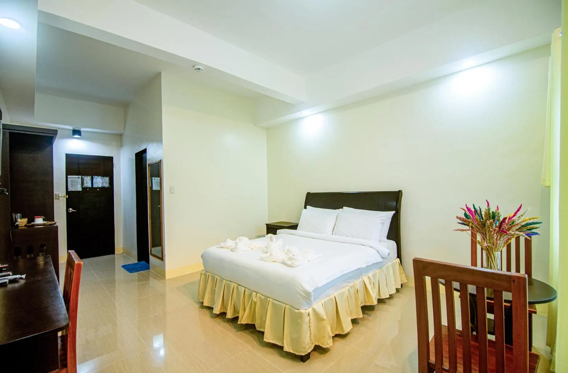 Bedroom, Bed in Boulder-Bay Residences