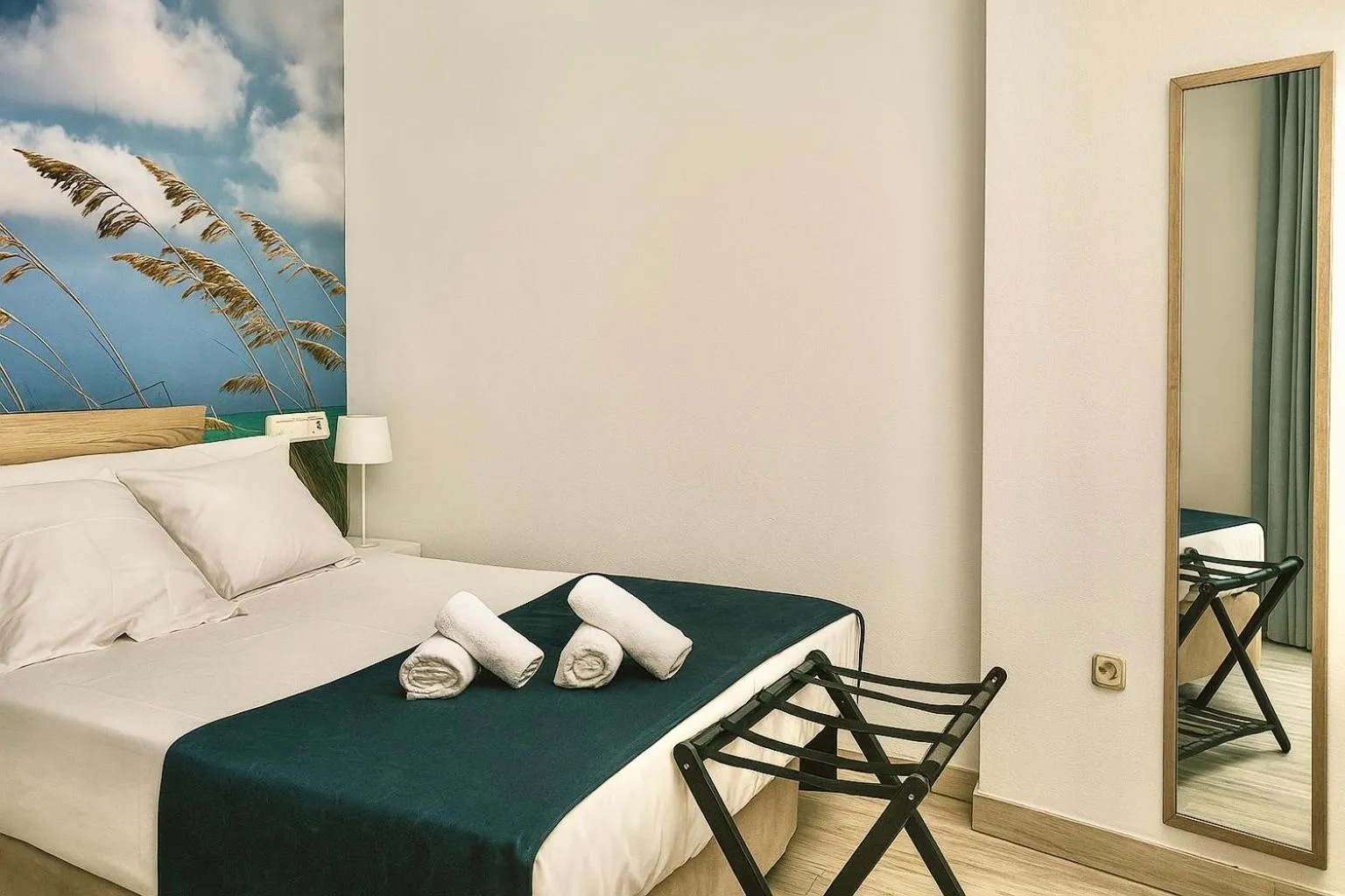 flat iron, Bed in Hotel Sol Almería