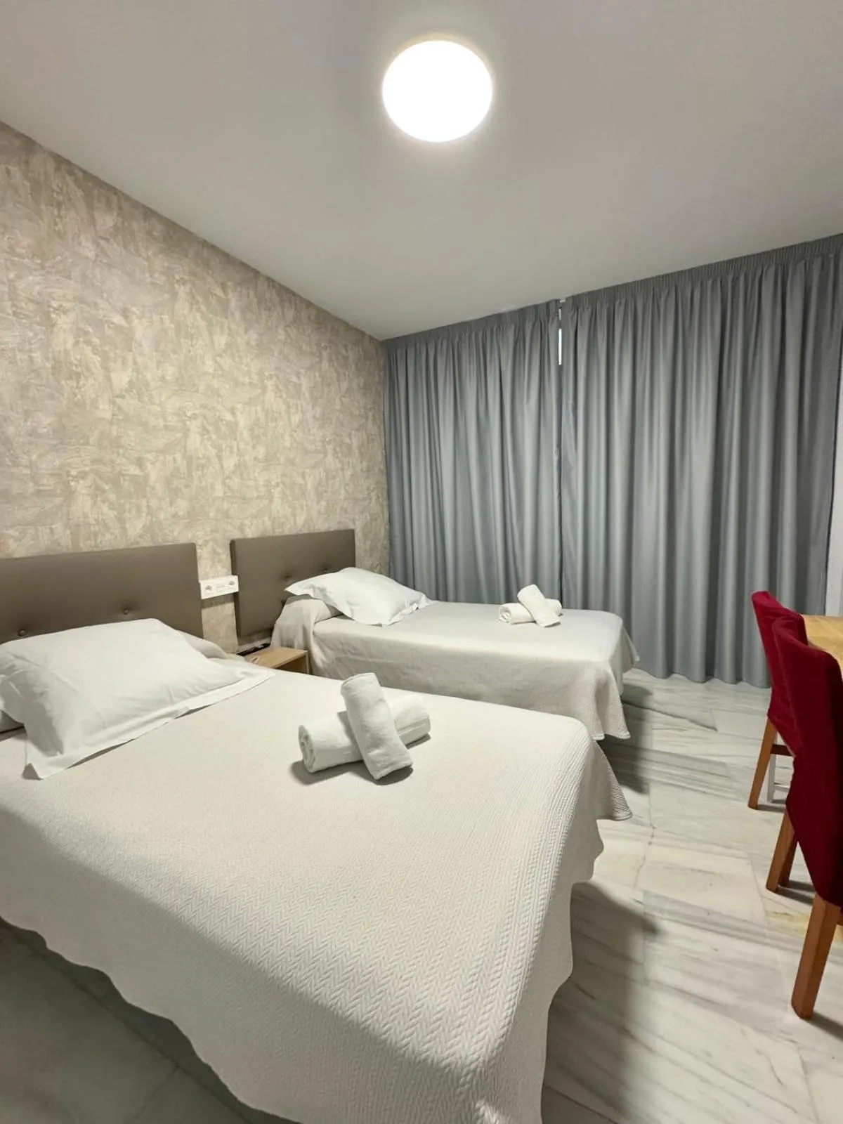 Shower, Bed in Hotel Sol Almería