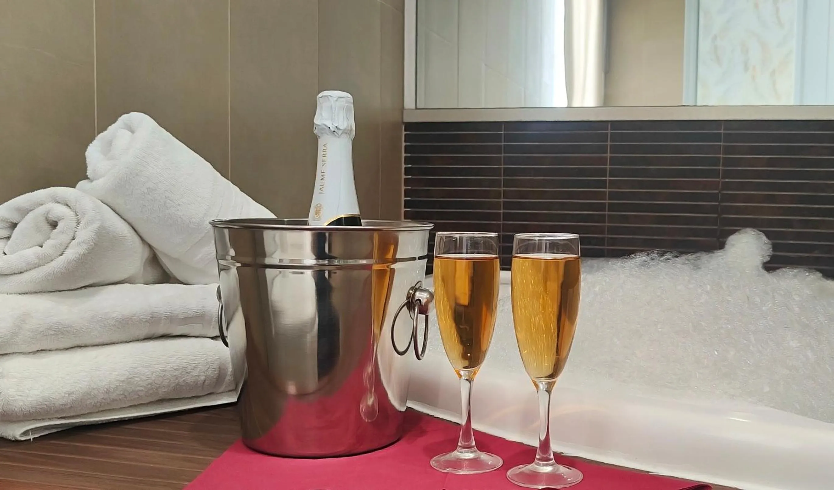 Hot Tub in Hotel Sol Almería