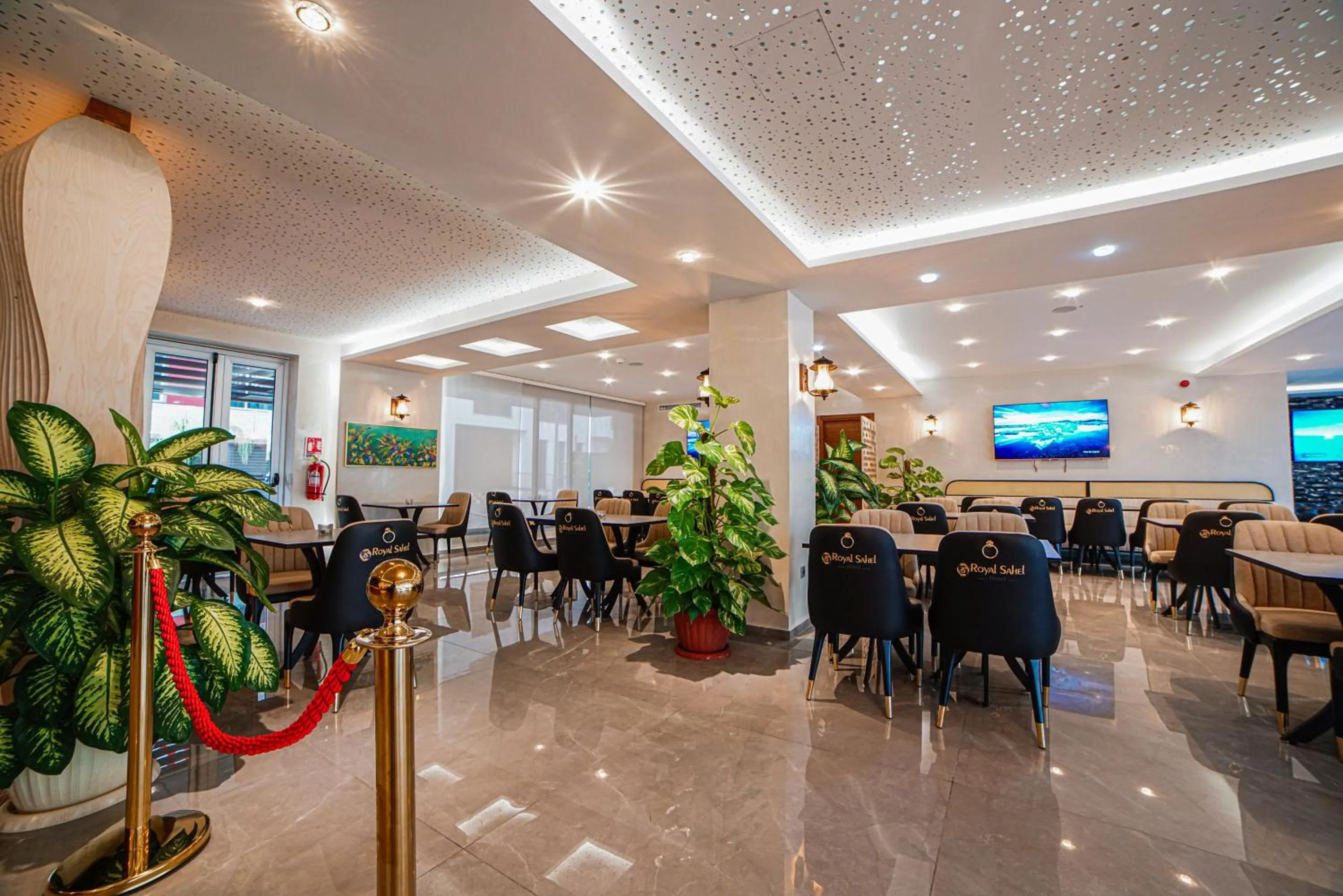 Restaurant/places to eat in Royal Sahel