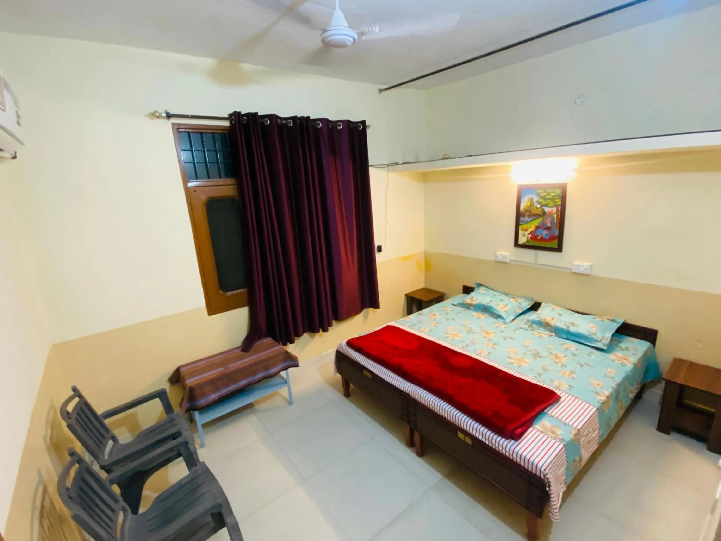 Bed in Negi Lodge Chandigarh