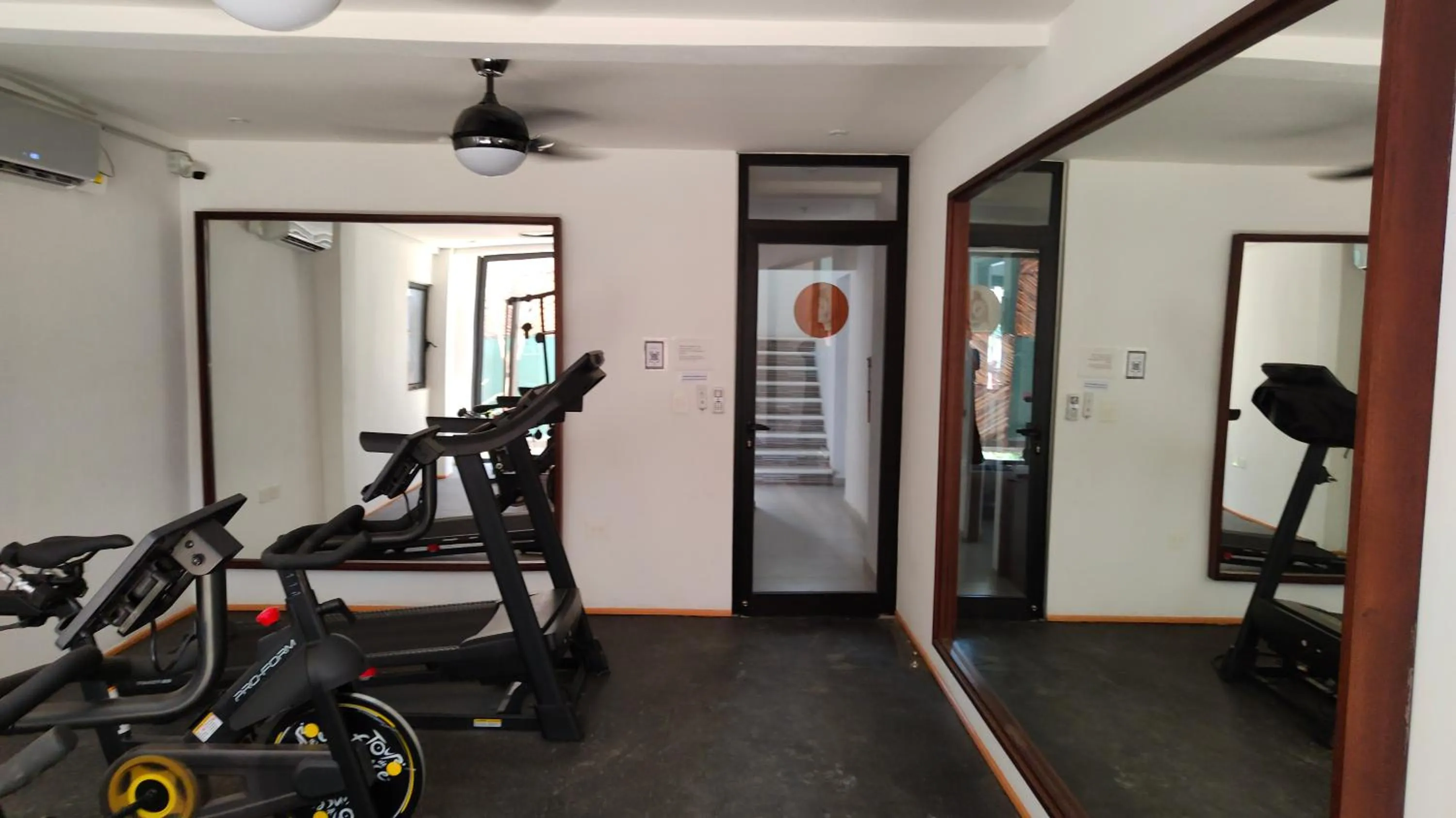 Fitness centre/facilities in Emiliano 42 Condos Boutique