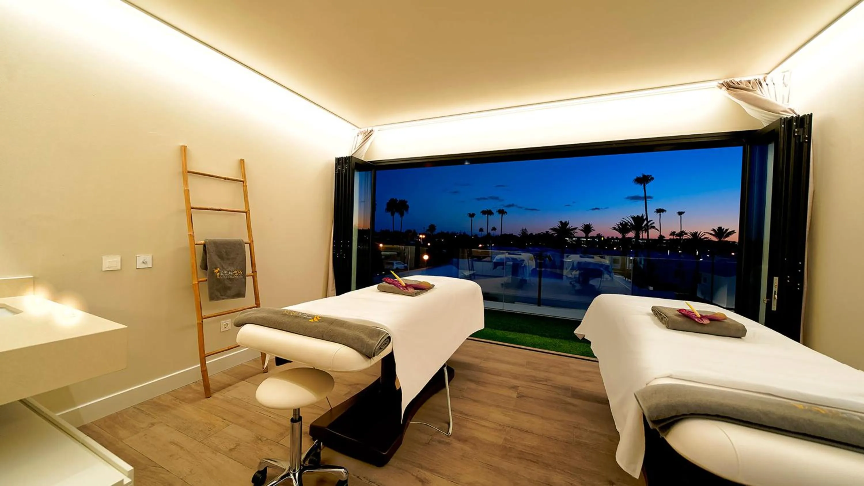 Massage in Club Maspalomas Suites & Spa - Adults Only