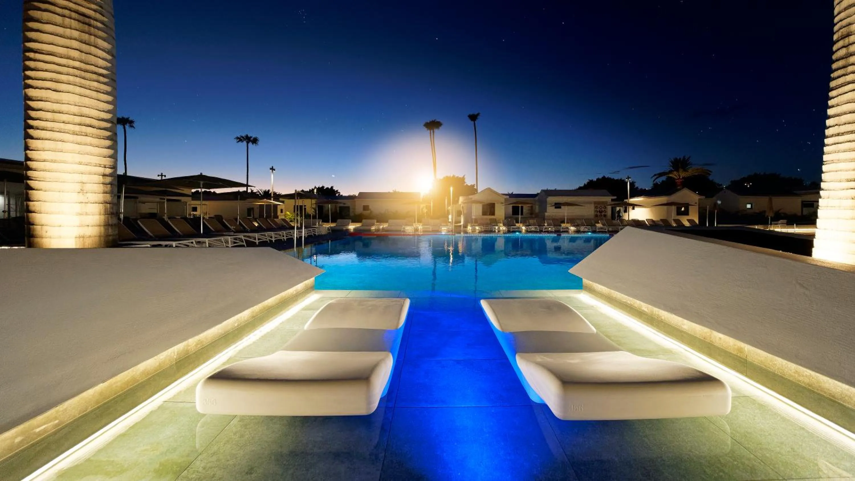 Swimming pool in Club Maspalomas Suites & Spa - Adults Only