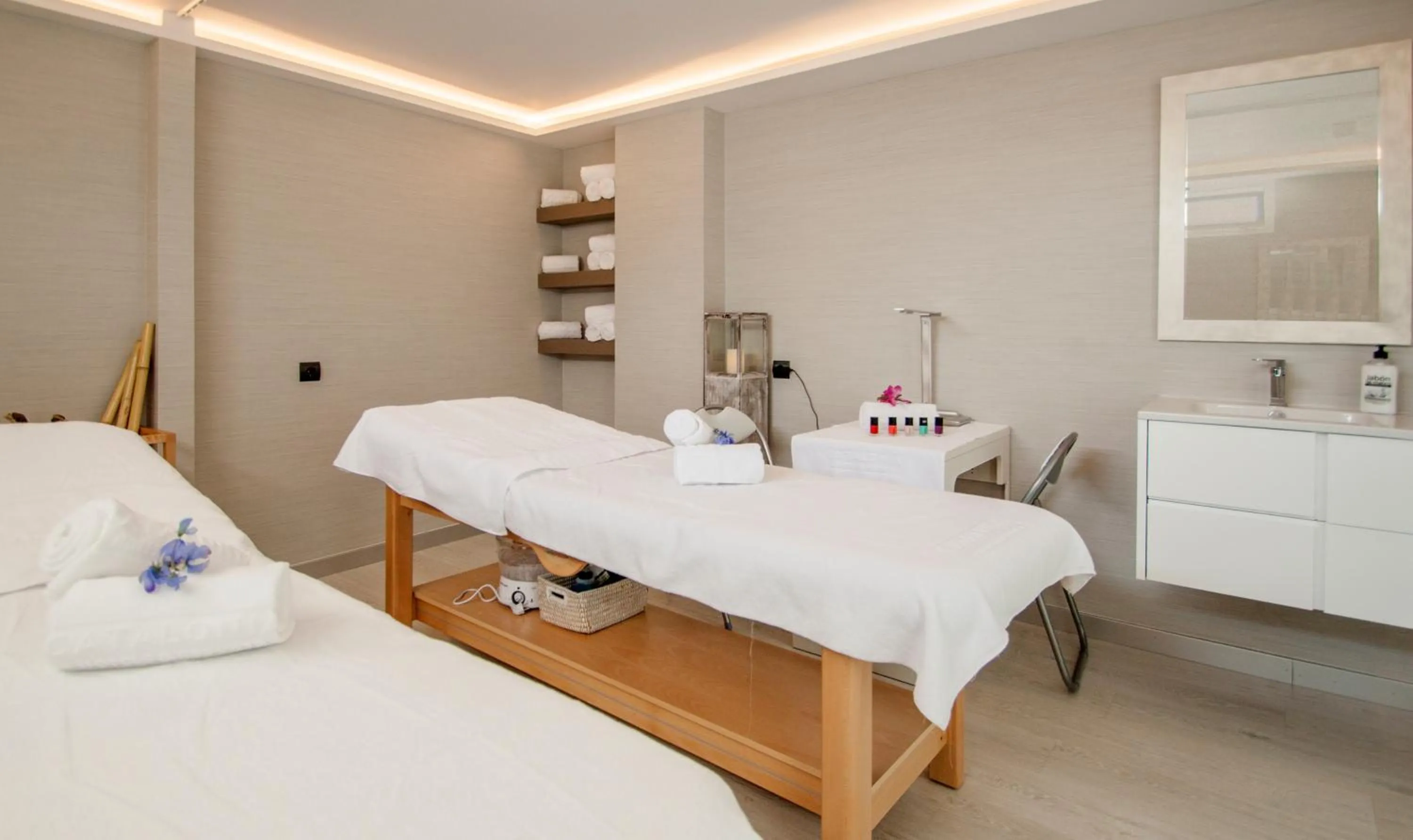 Massage in Catalonia del Mar - Adults Only