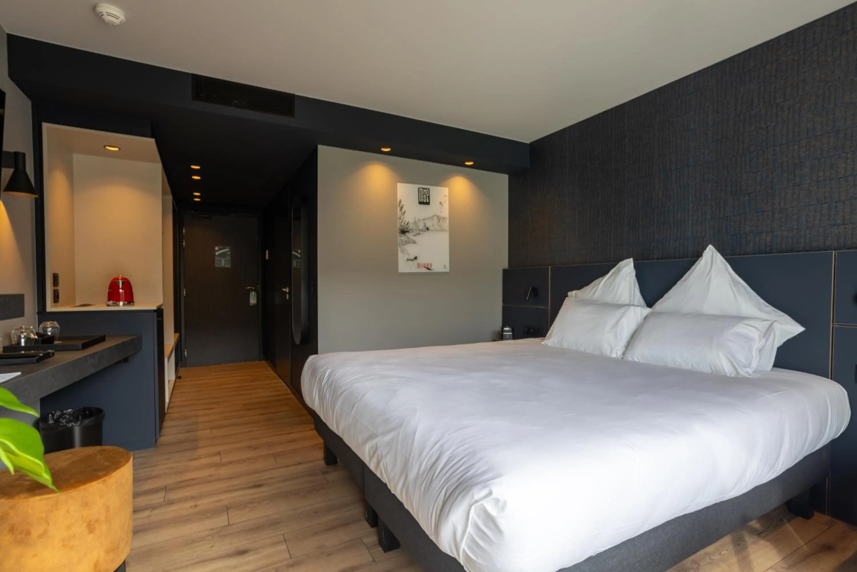 Photo of the whole room, Bed in Miura