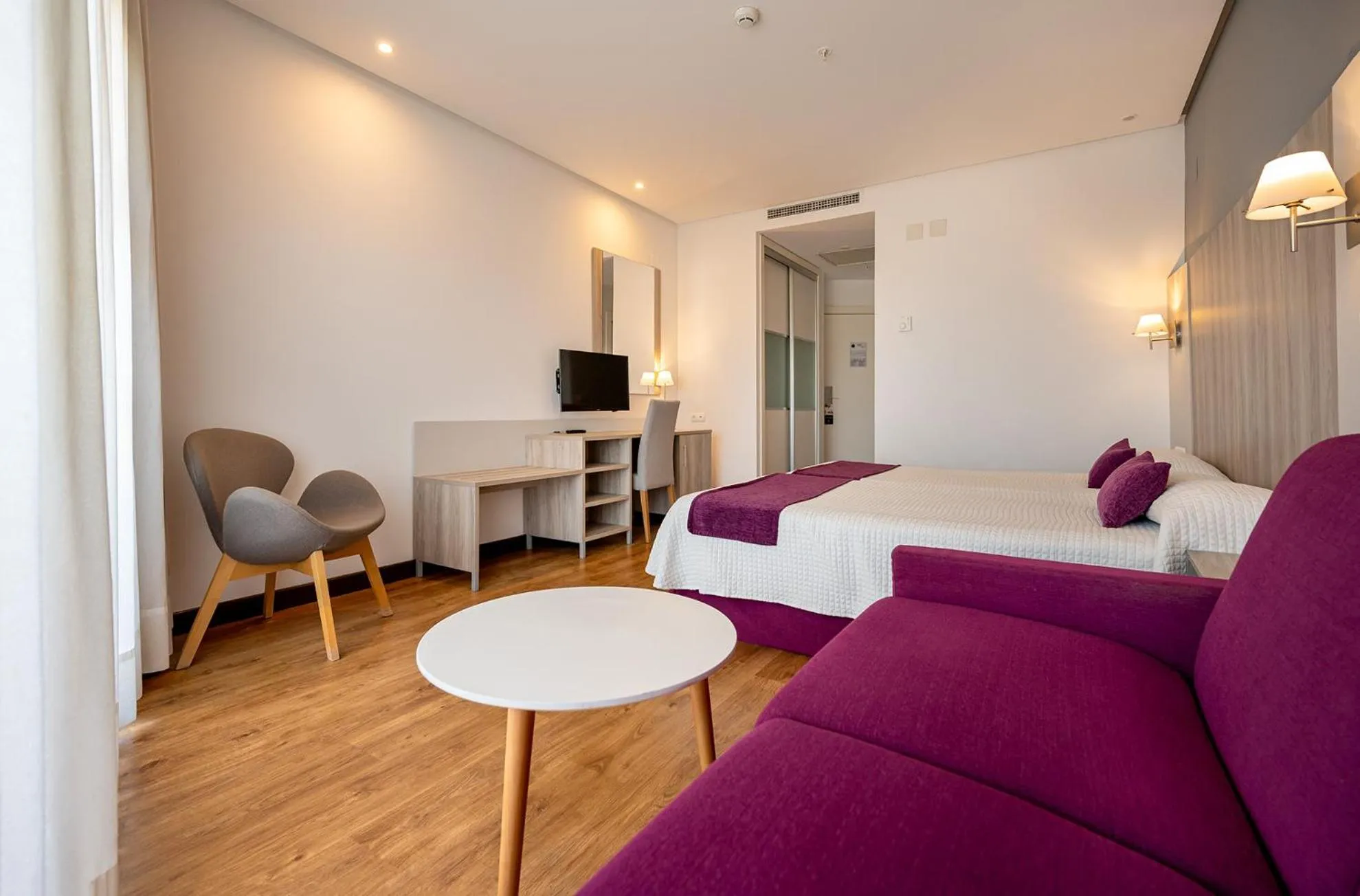 Bedroom, Bed in Albir Playa Hotel & Spa