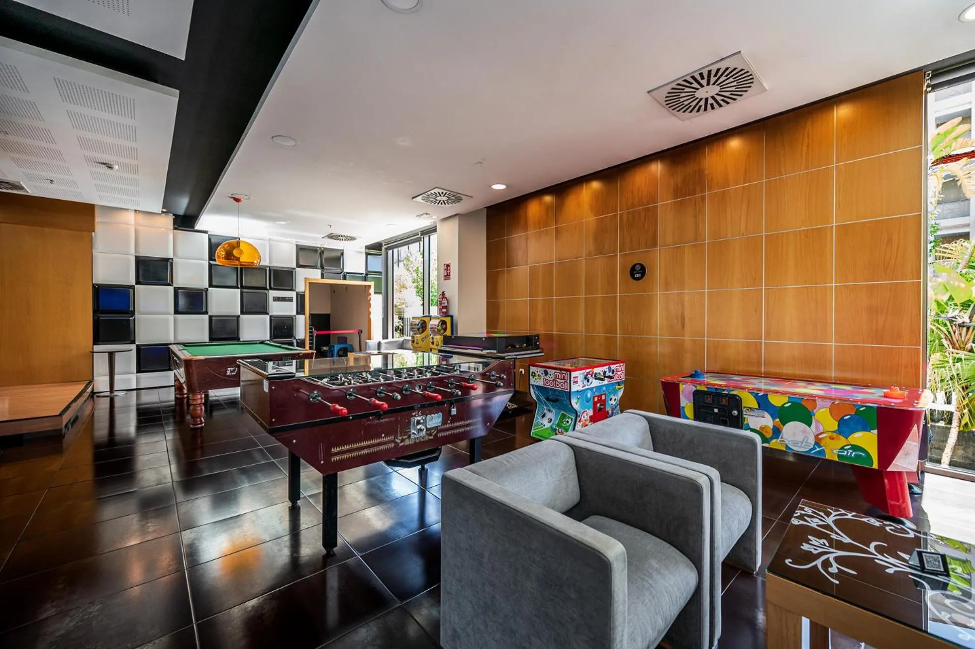 Communal lounge/ TV room in Albir Playa Hotel & Spa