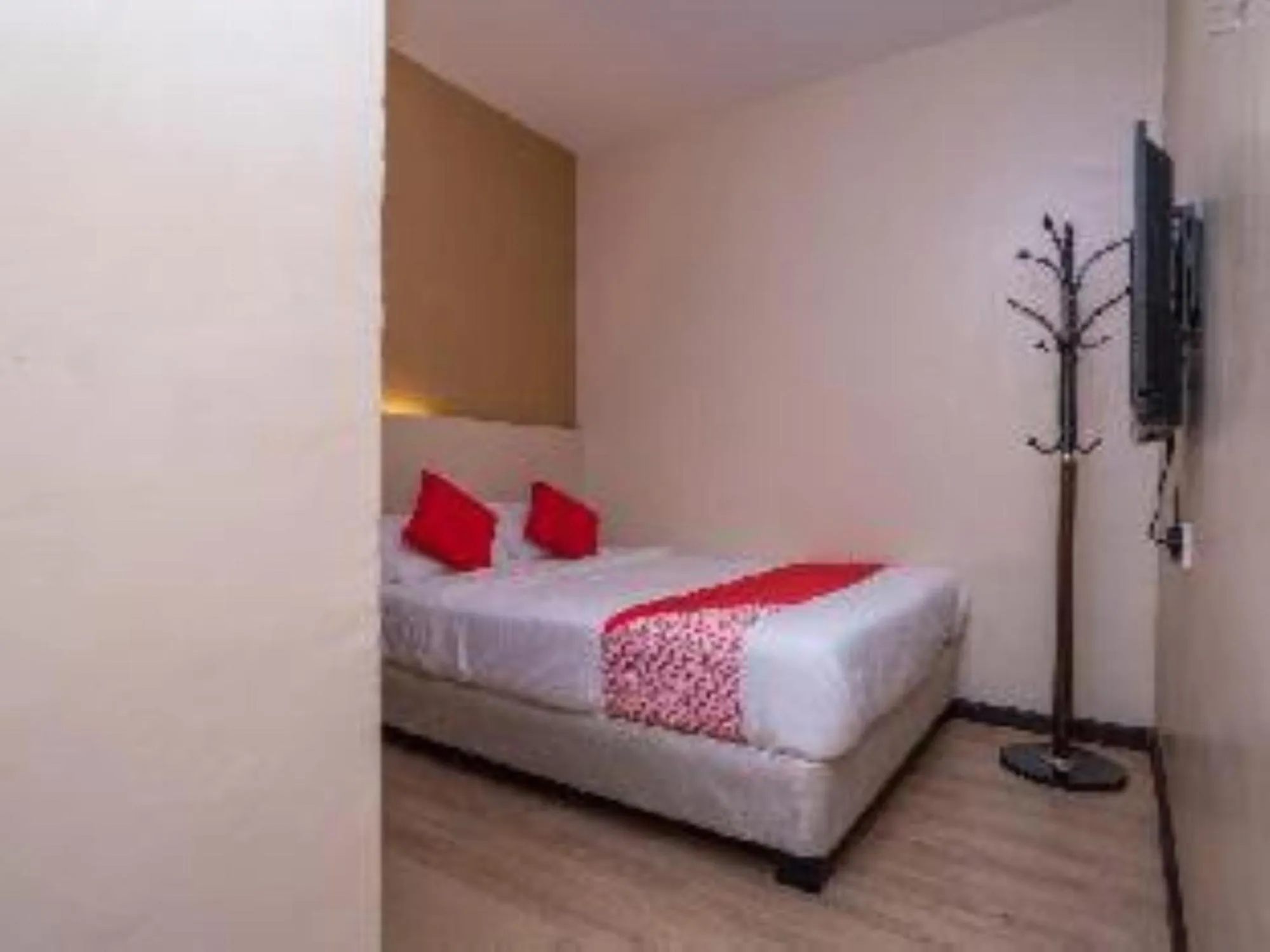 Bedroom, Bed in D'Pinetrees Hotel