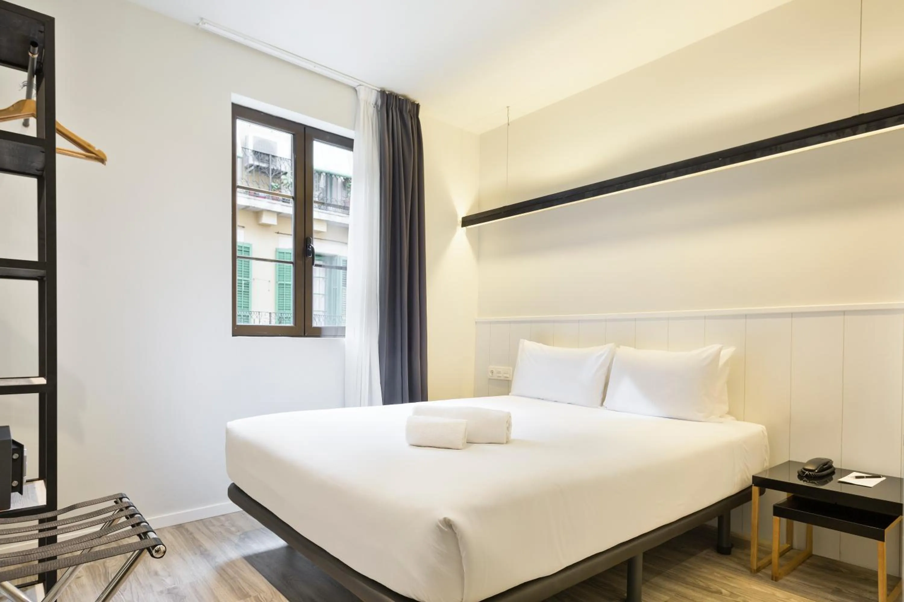 Bed in Acta BCN 40