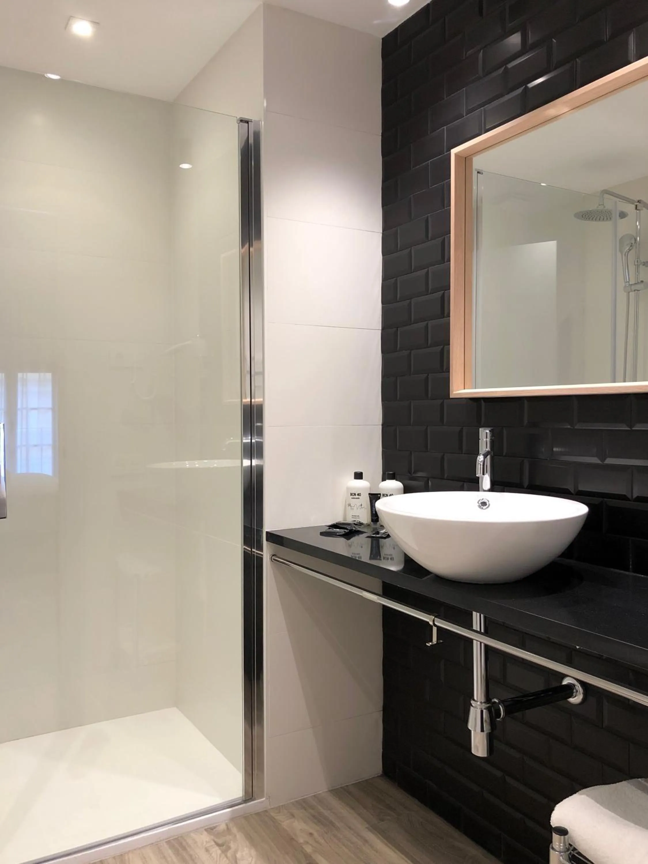 Shower in Acta BCN 40