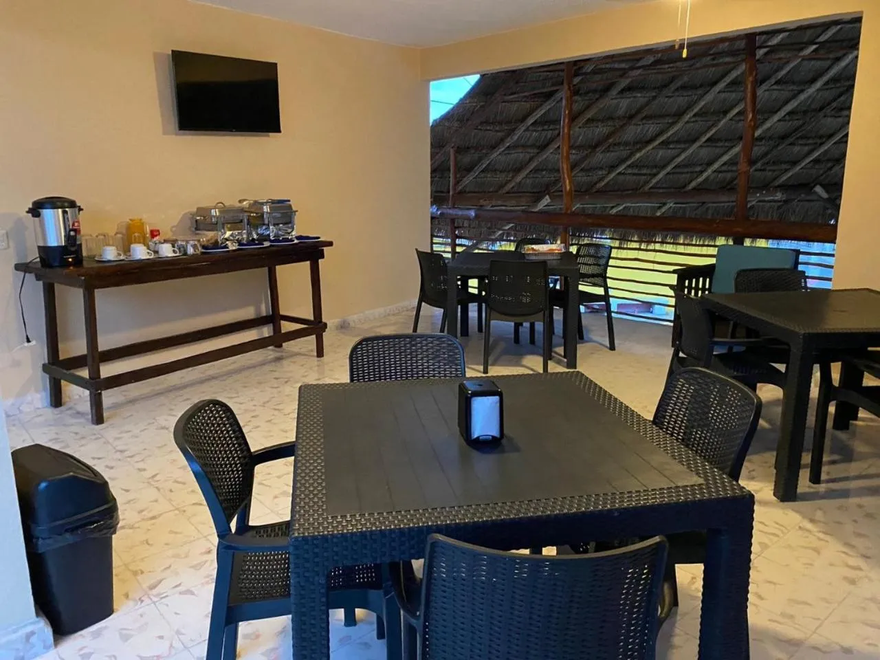 Restaurant/places to eat in LUNA AZUL BY UVAS