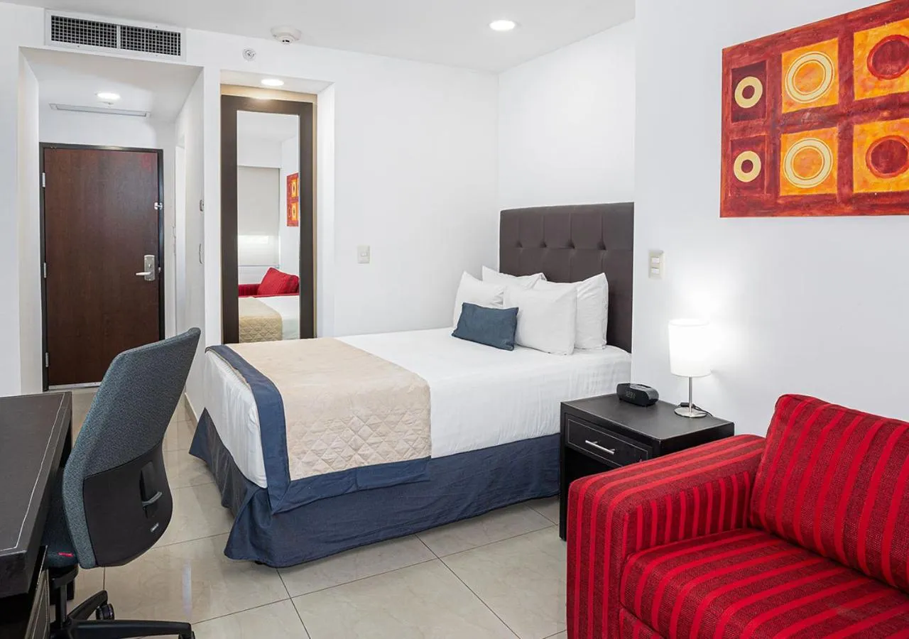 Bedroom, Bed in Hotel México Plaza Celaya