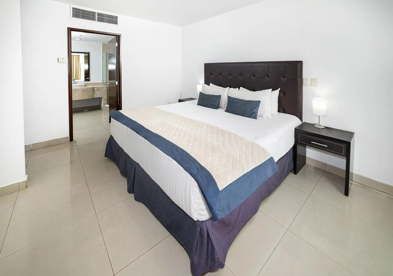 Bedroom, Bed in Hotel México Plaza Celaya