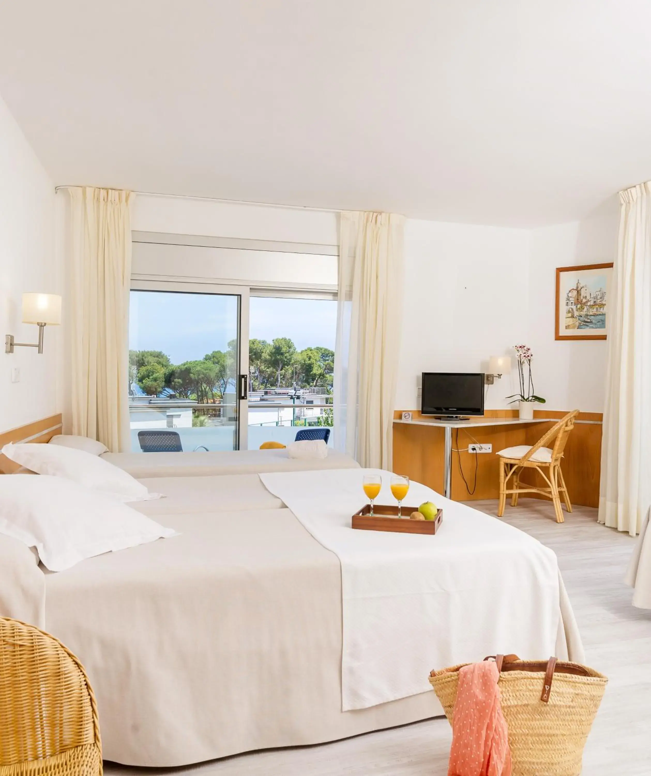 Quadruple Room with Balcony in Hotel Ancora Quadruple Room with Balcony in Hotel Ancora