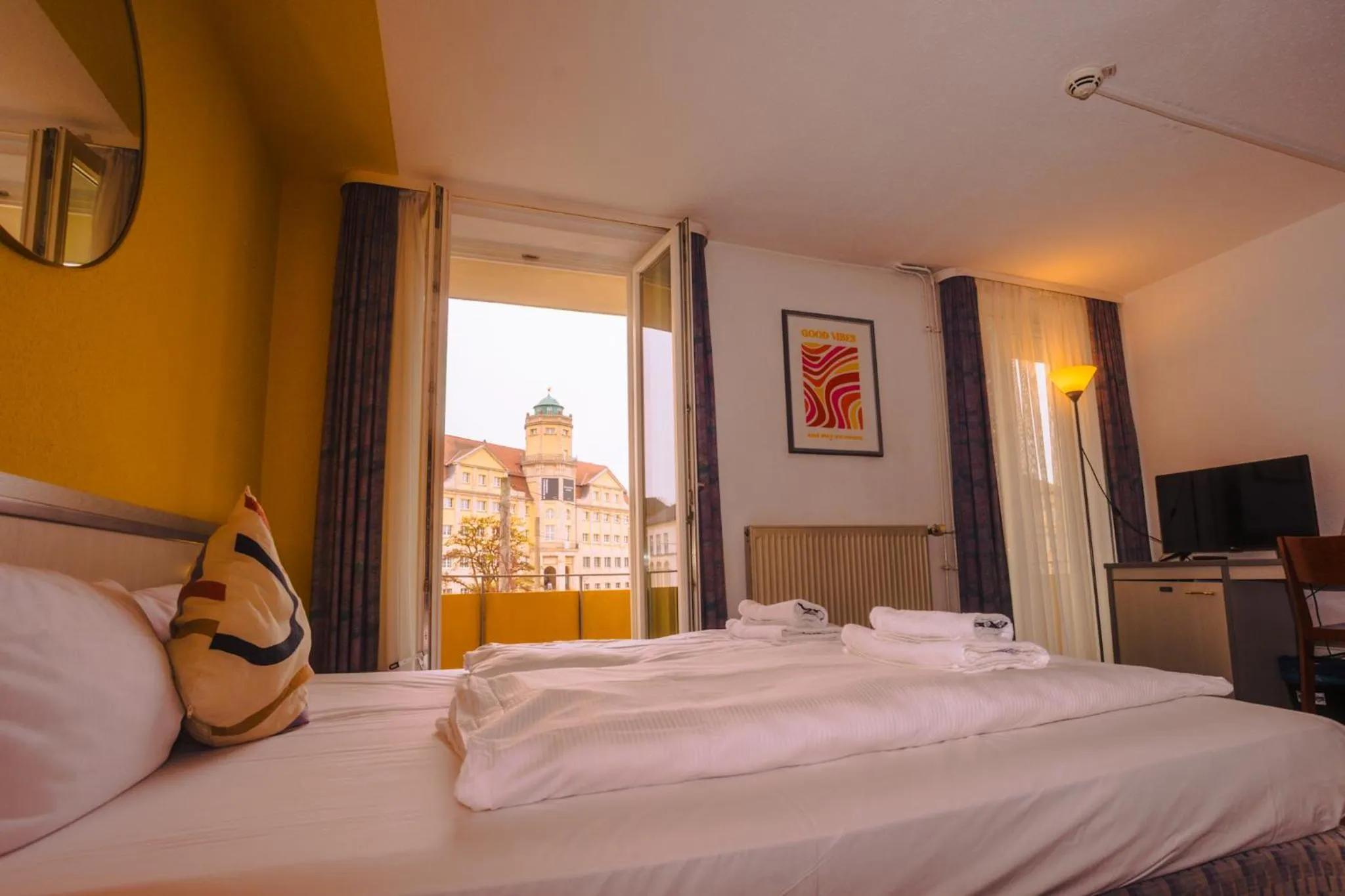 Property building, Bed in Hessenland Hotel Kassel Innenstadt by Stay Awesome