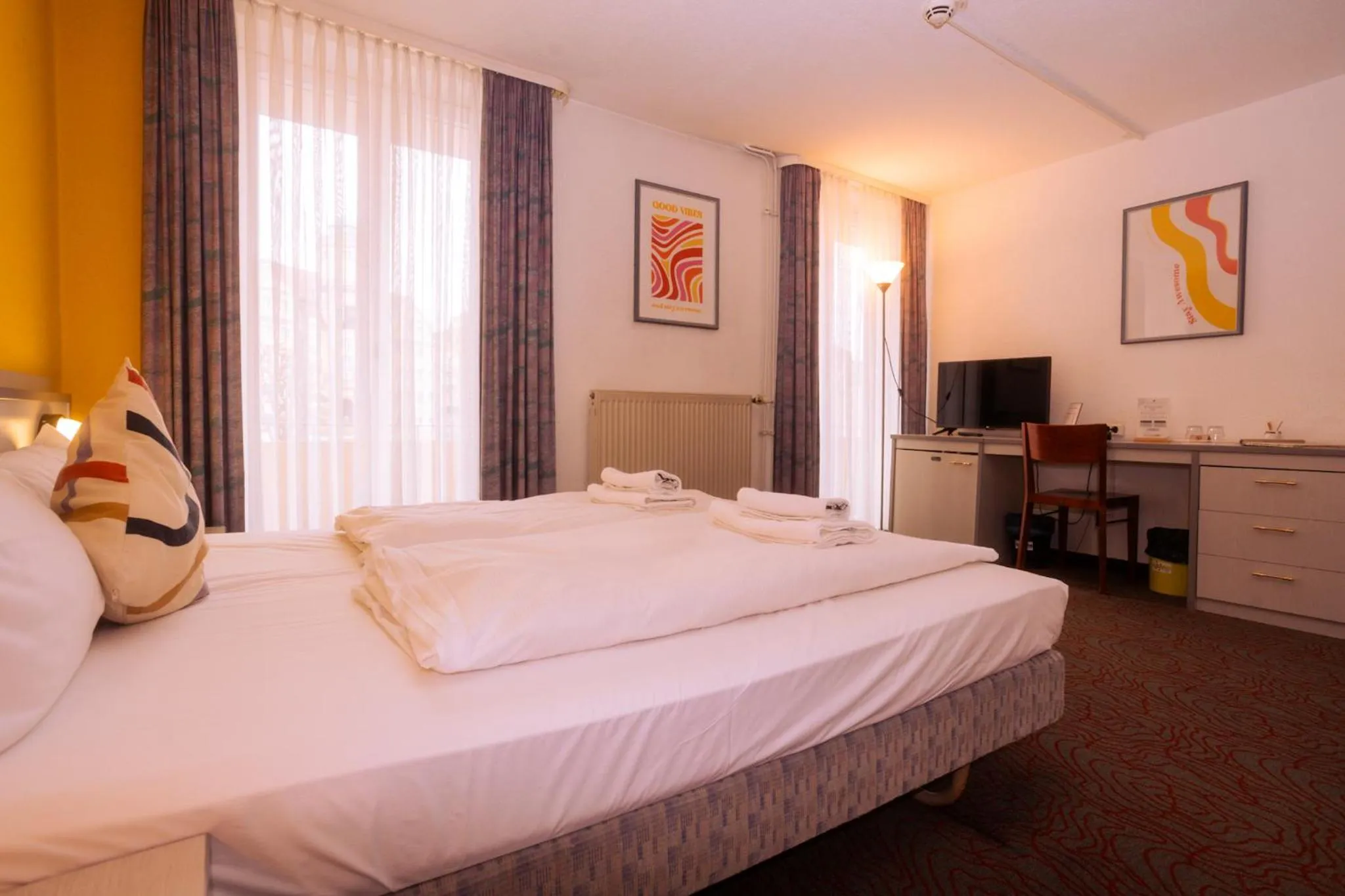 TV and multimedia, Bed in Hessenland Hotel Kassel Innenstadt by Stay Awesome