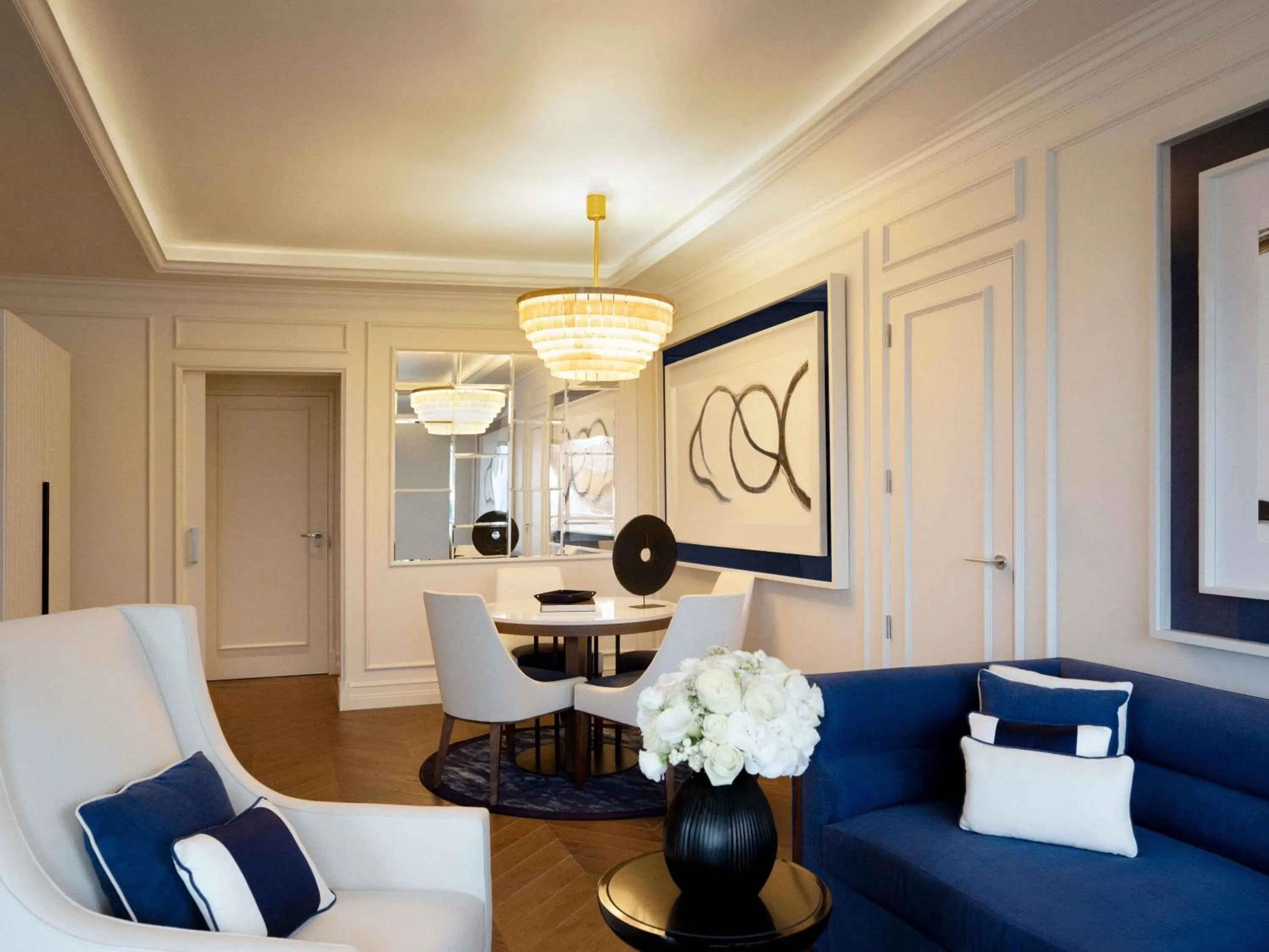 Photo of the whole room in Sofitel Barcelona Skipper