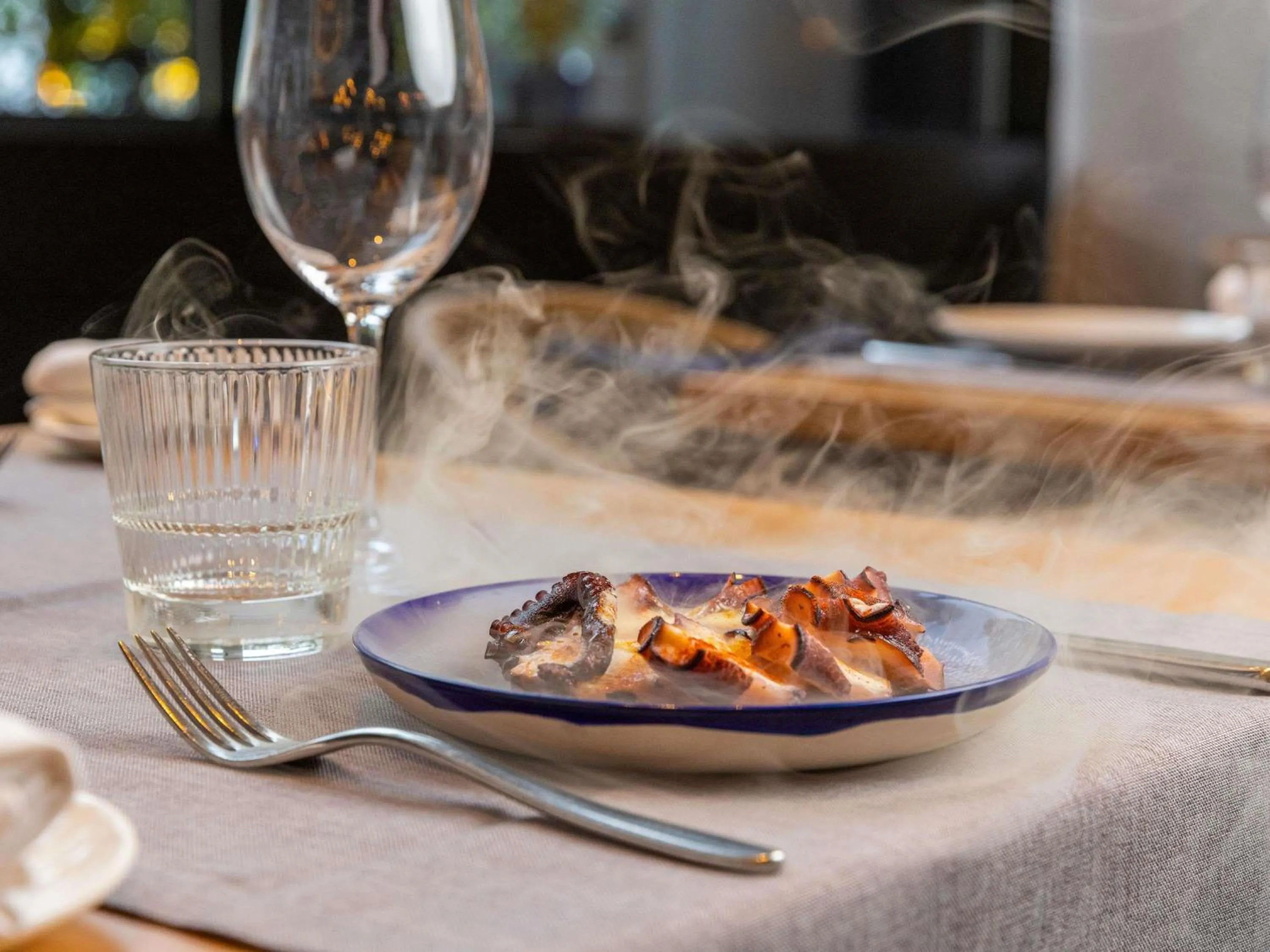 Restaurant/places to eat in Sofitel Barcelona Skipper