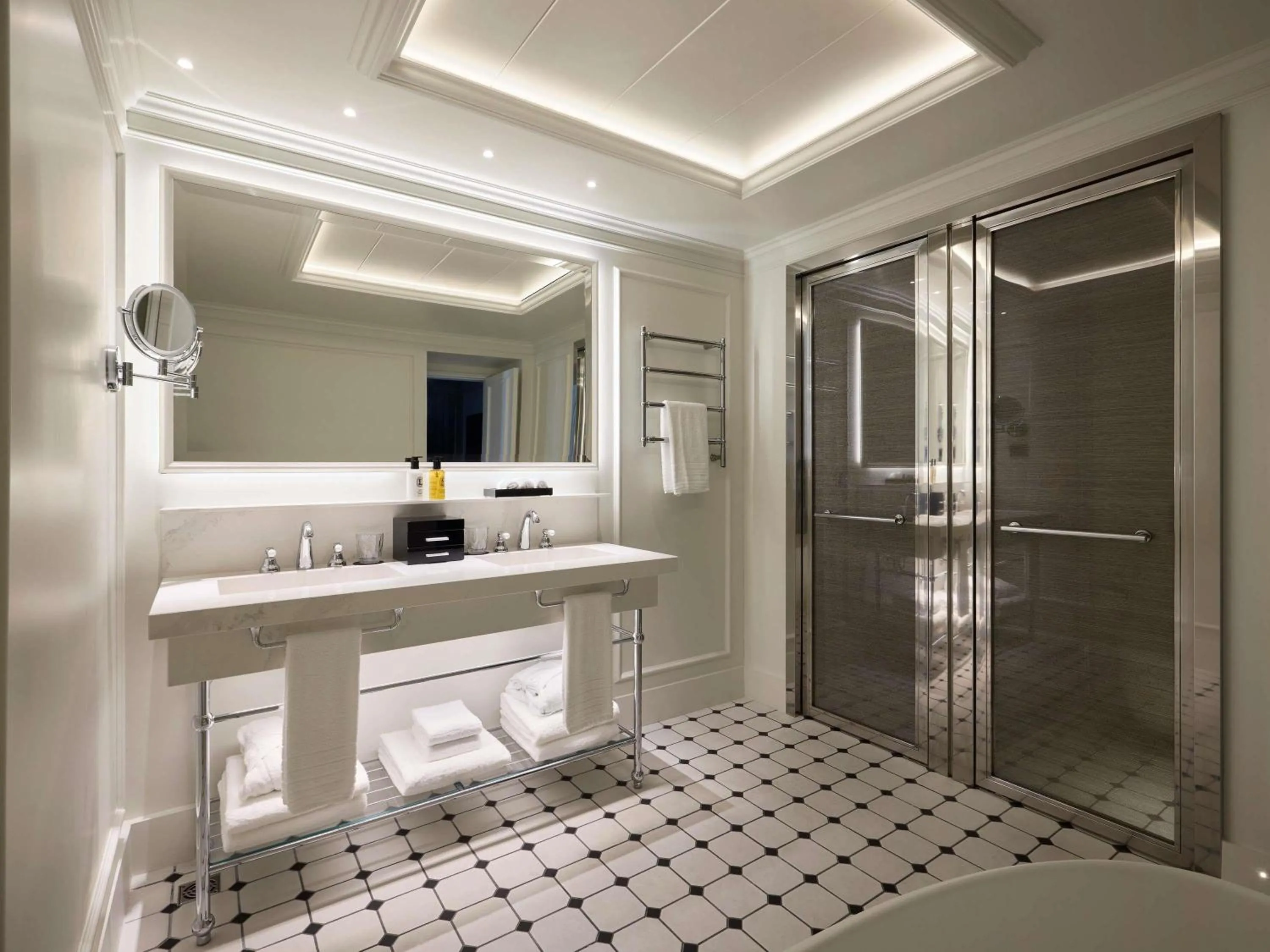 Bedroom in Sofitel Barcelona Skipper