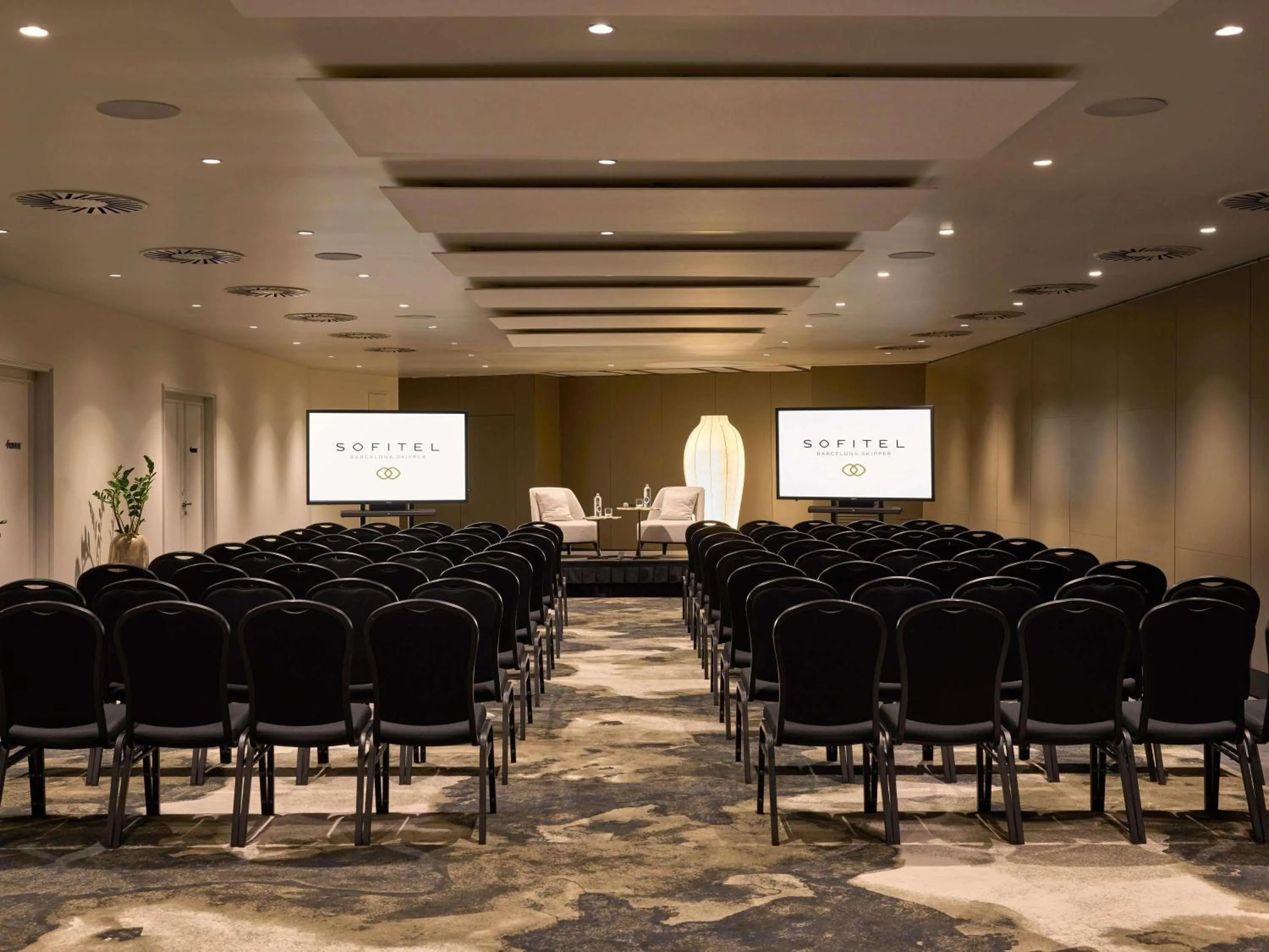 Meeting/conference room in Sofitel Barcelona Skipper