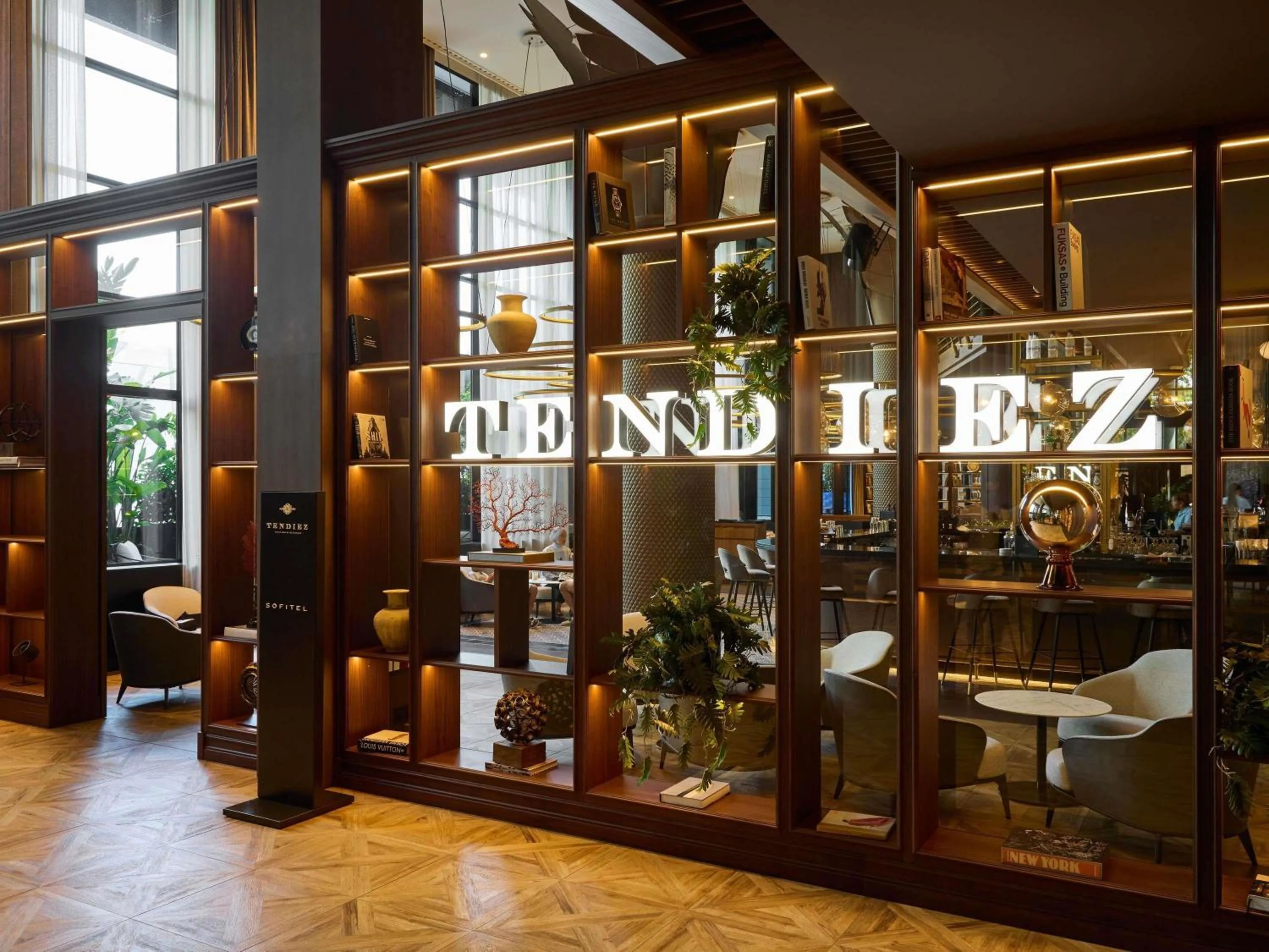 Lounge or bar in Sofitel Barcelona Skipper