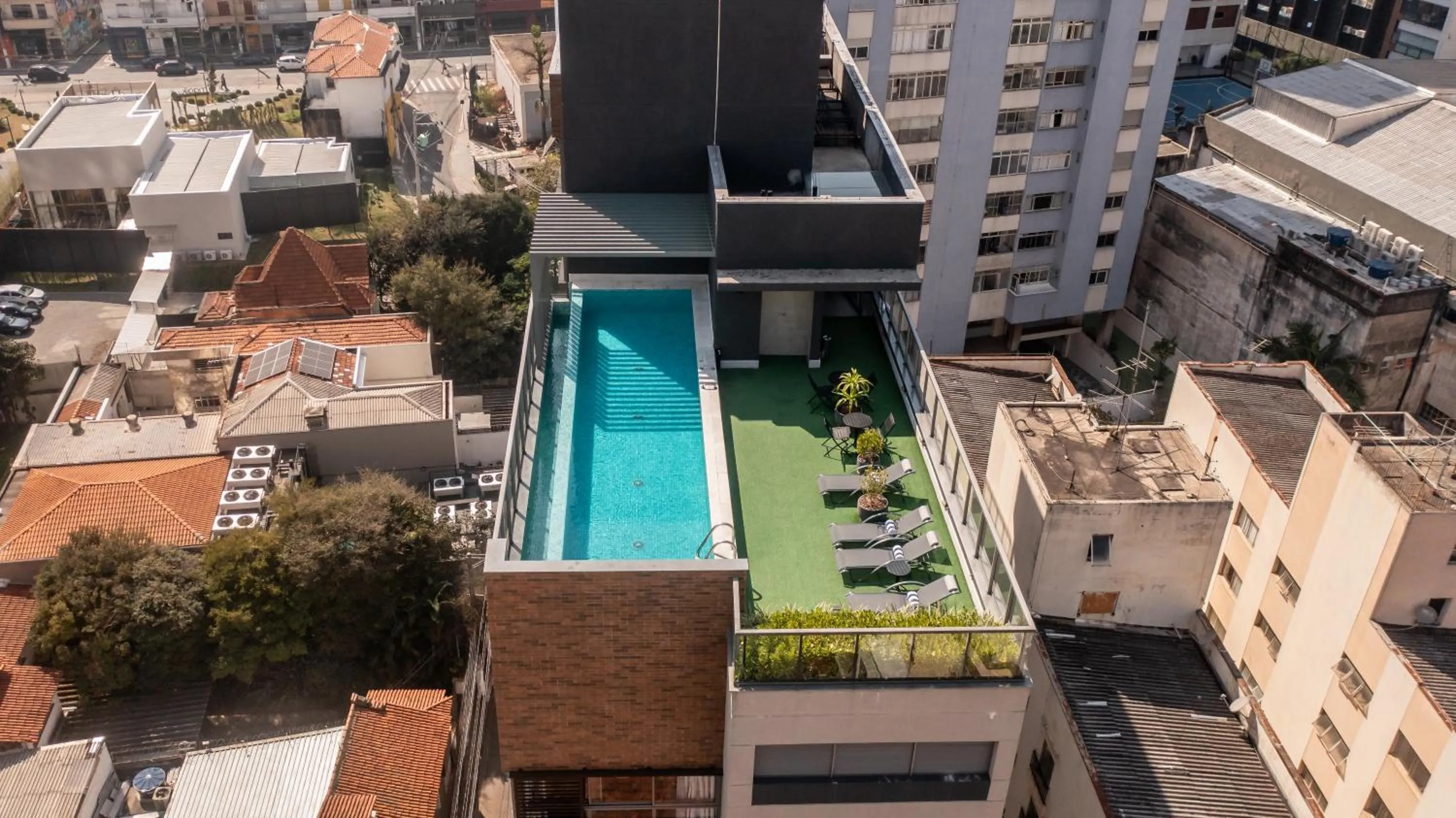 Pool view in Cozzy Suites Paraíso Hotel