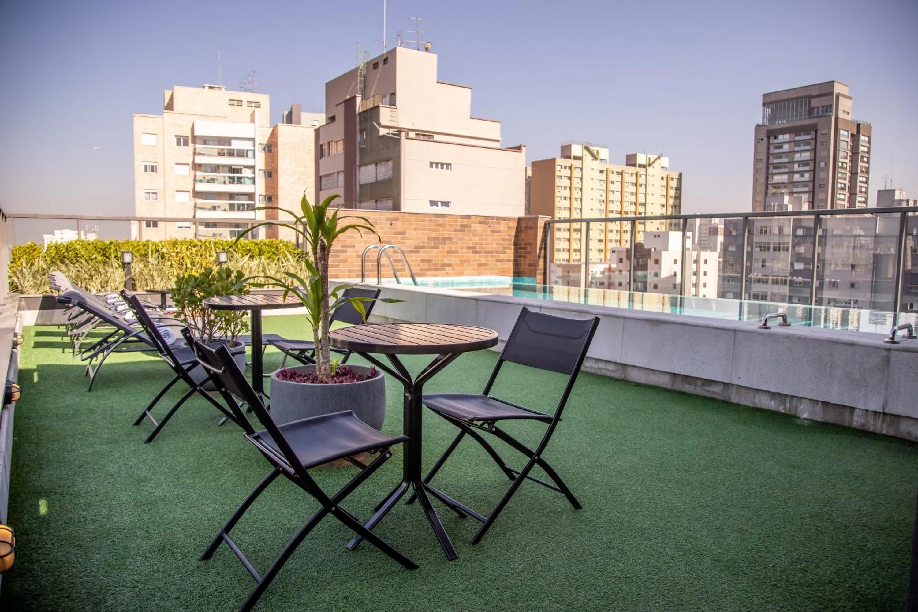 Balcony/Terrace in Cozzy Suites Paraíso Hotel