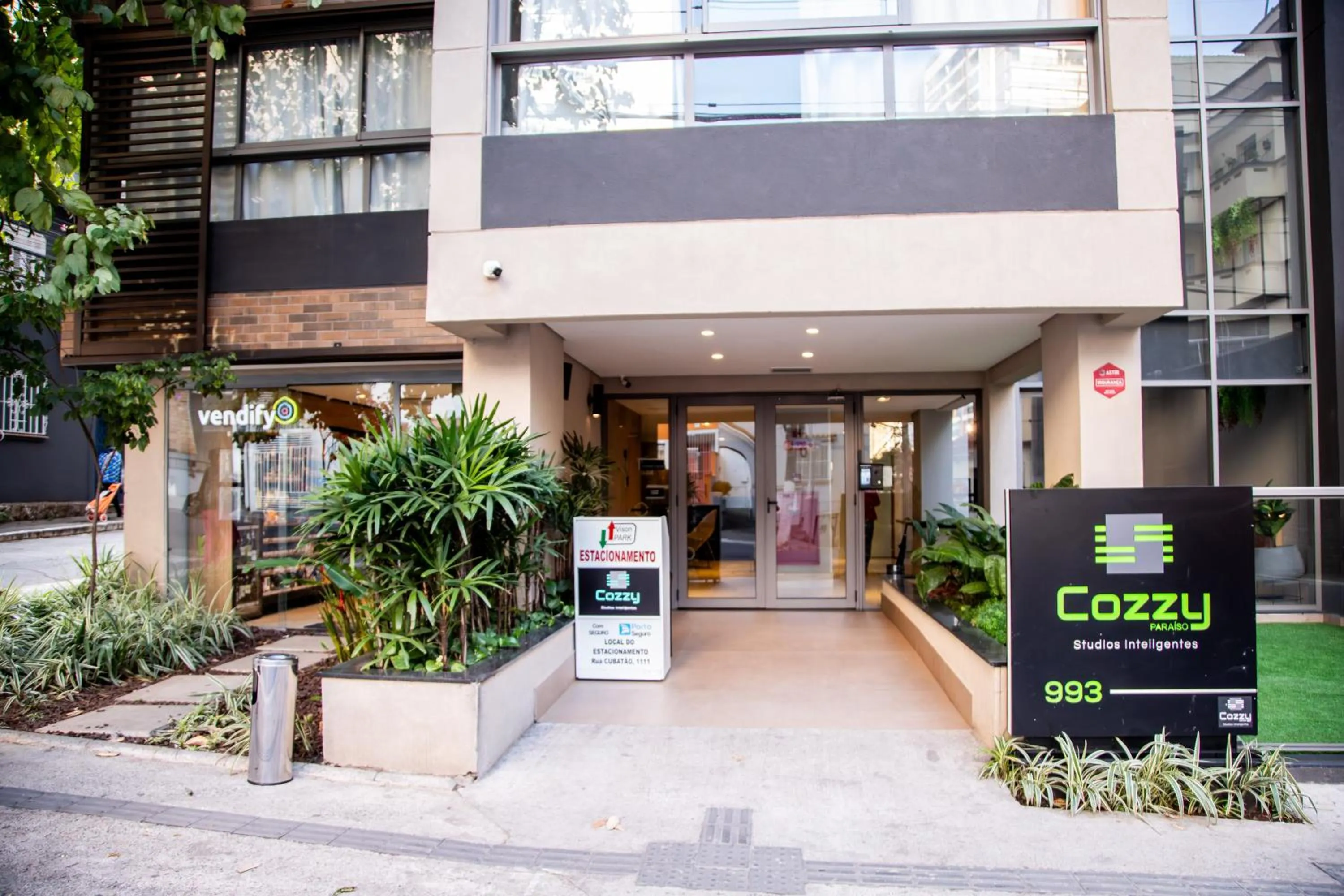 Facade/entrance in Cozzy Suites Paraíso Hotel
