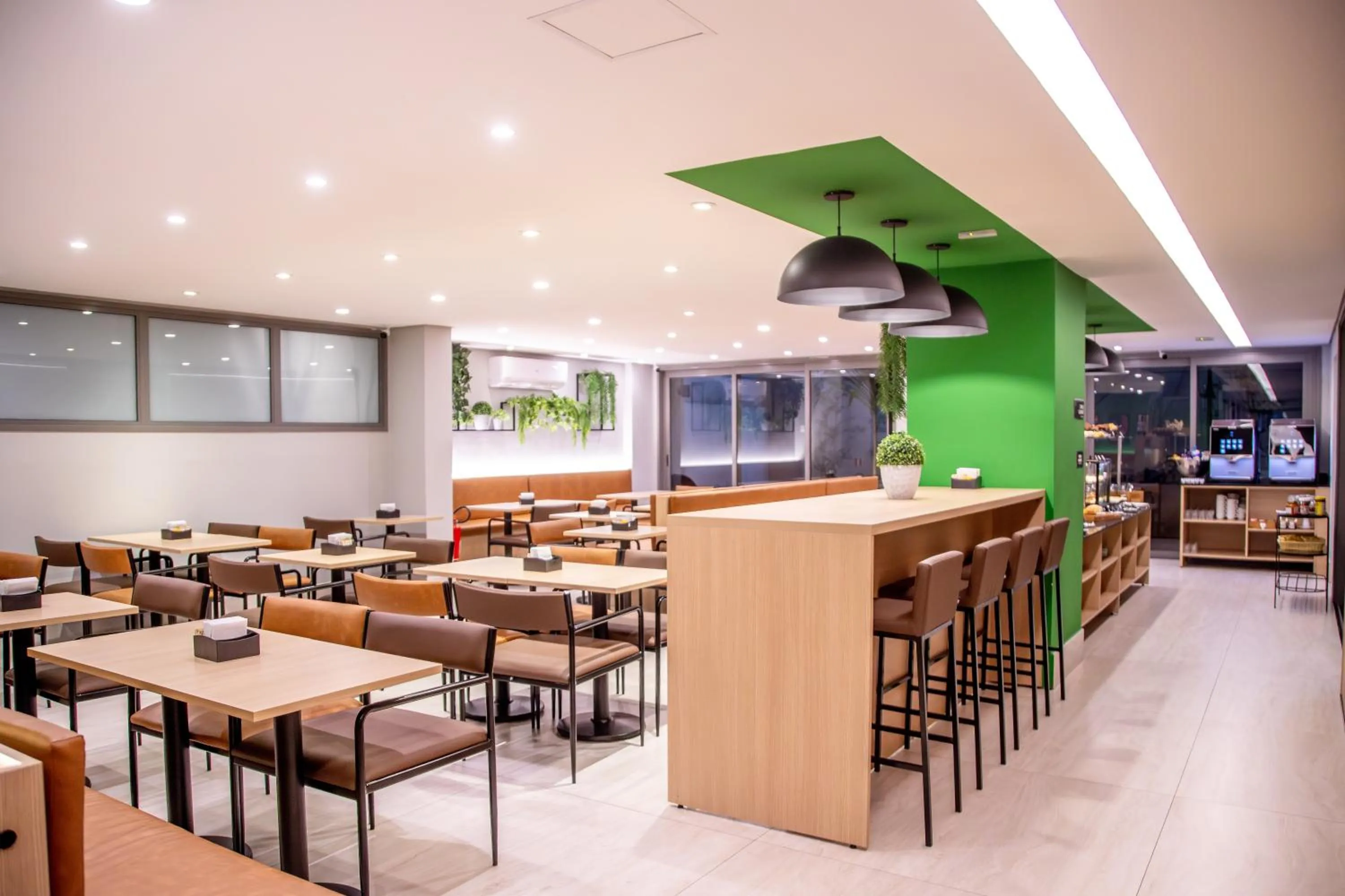 American breakfast in Cozzy Suites Paraíso Hotel