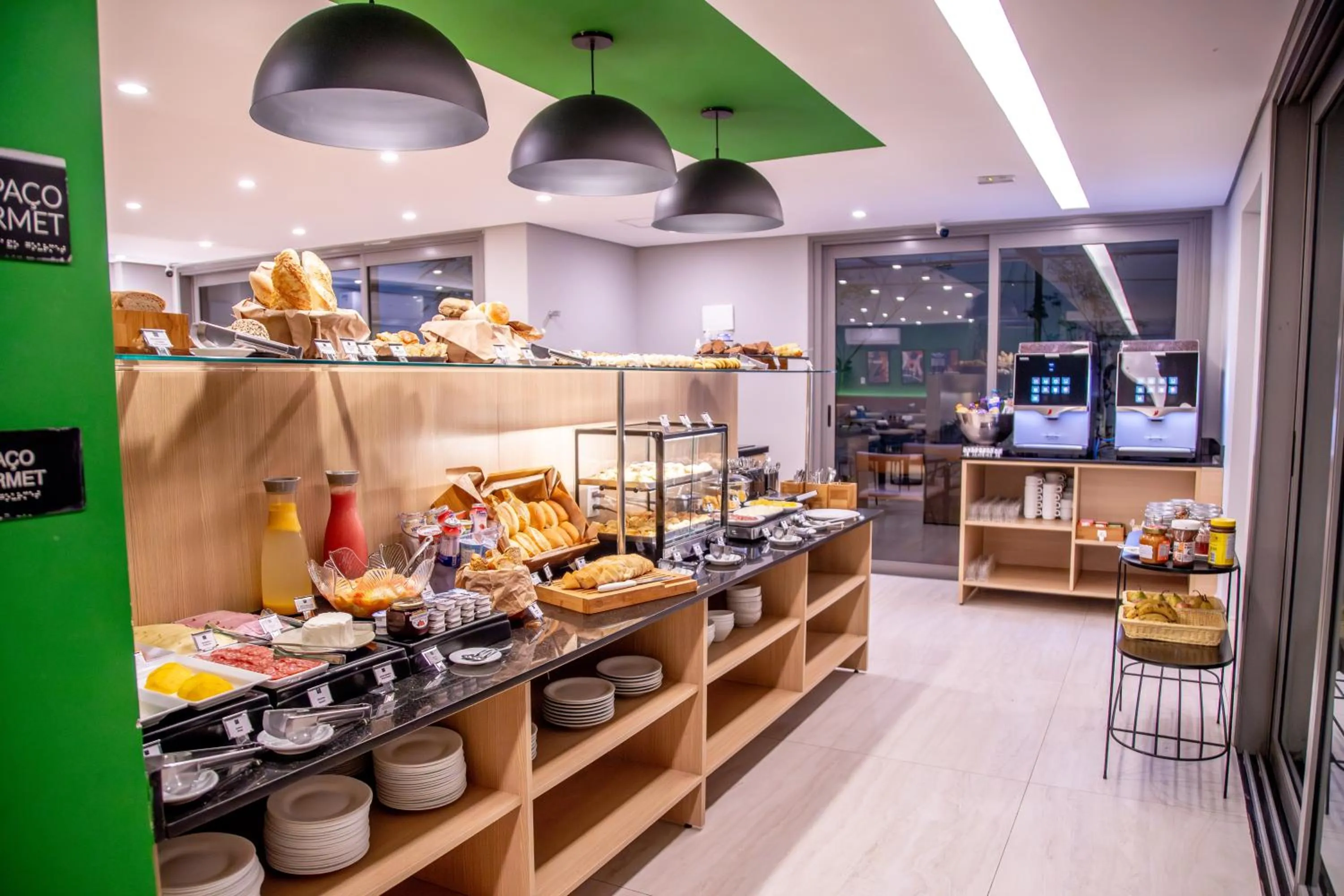 Breakfast in Cozzy Suites Paraíso Hotel