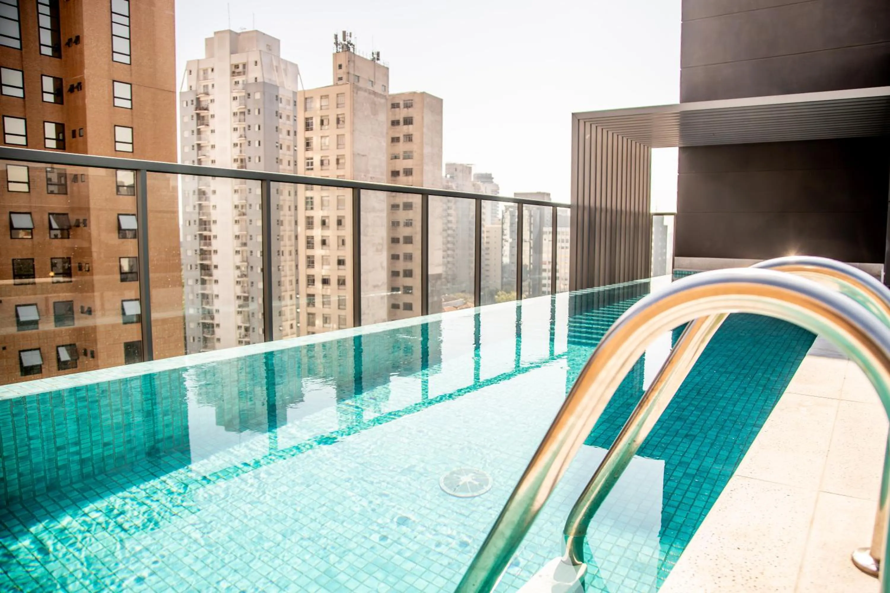 Pool view in Cozzy Suites Paraíso Hotel