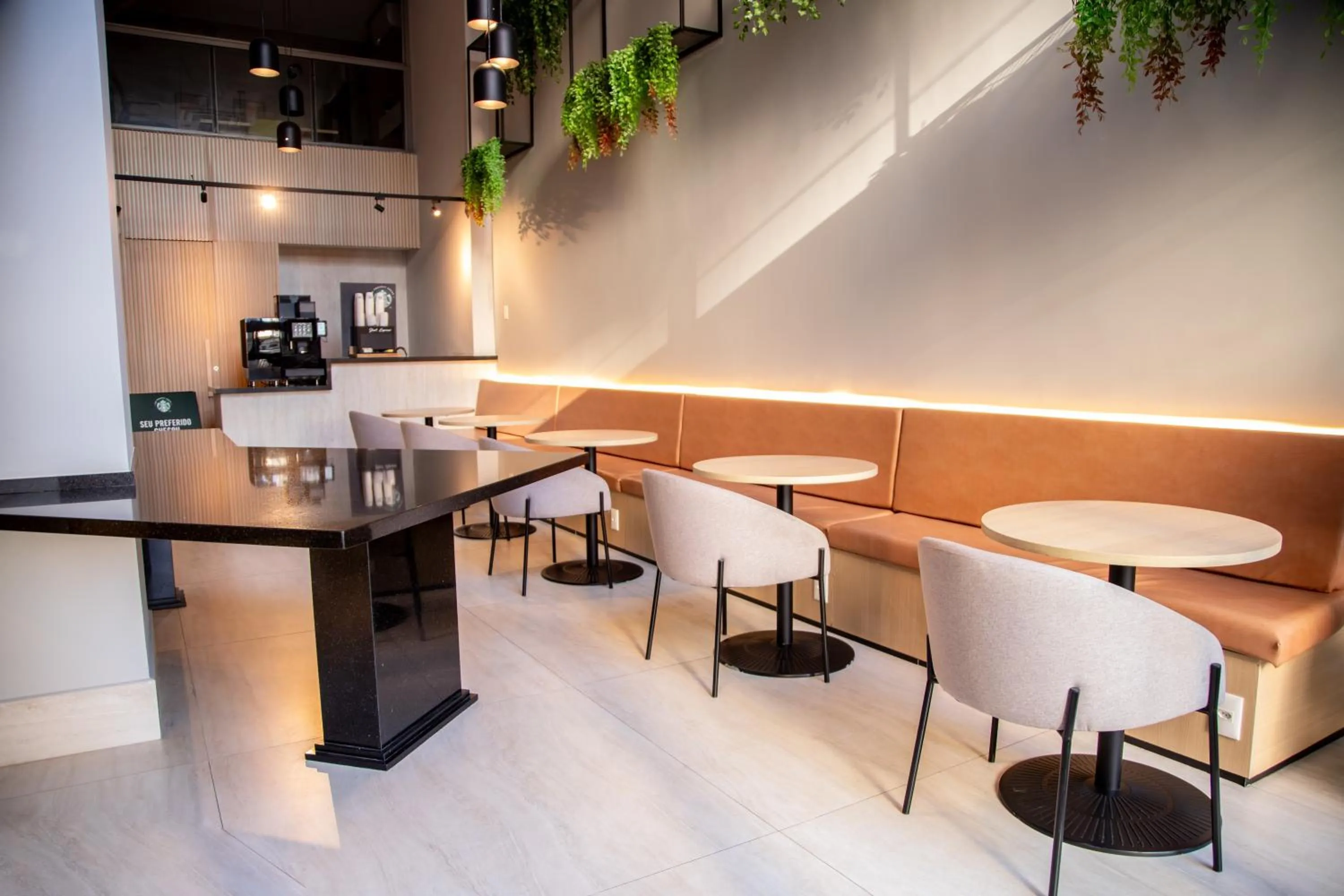 Lobby or reception in Cozzy Suites Paraíso Hotel