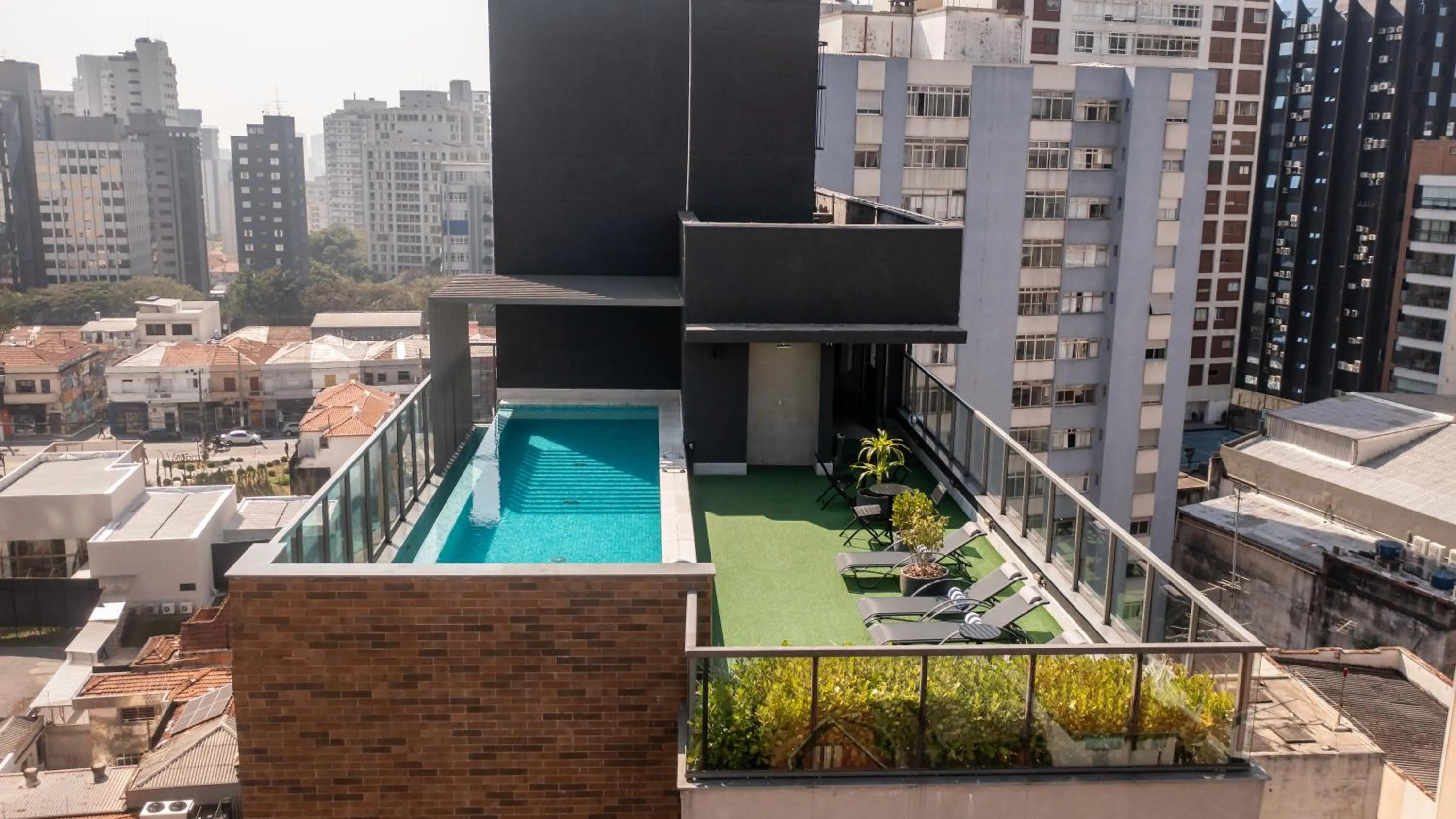 Pool view in Cozzy Suites Paraíso Hotel