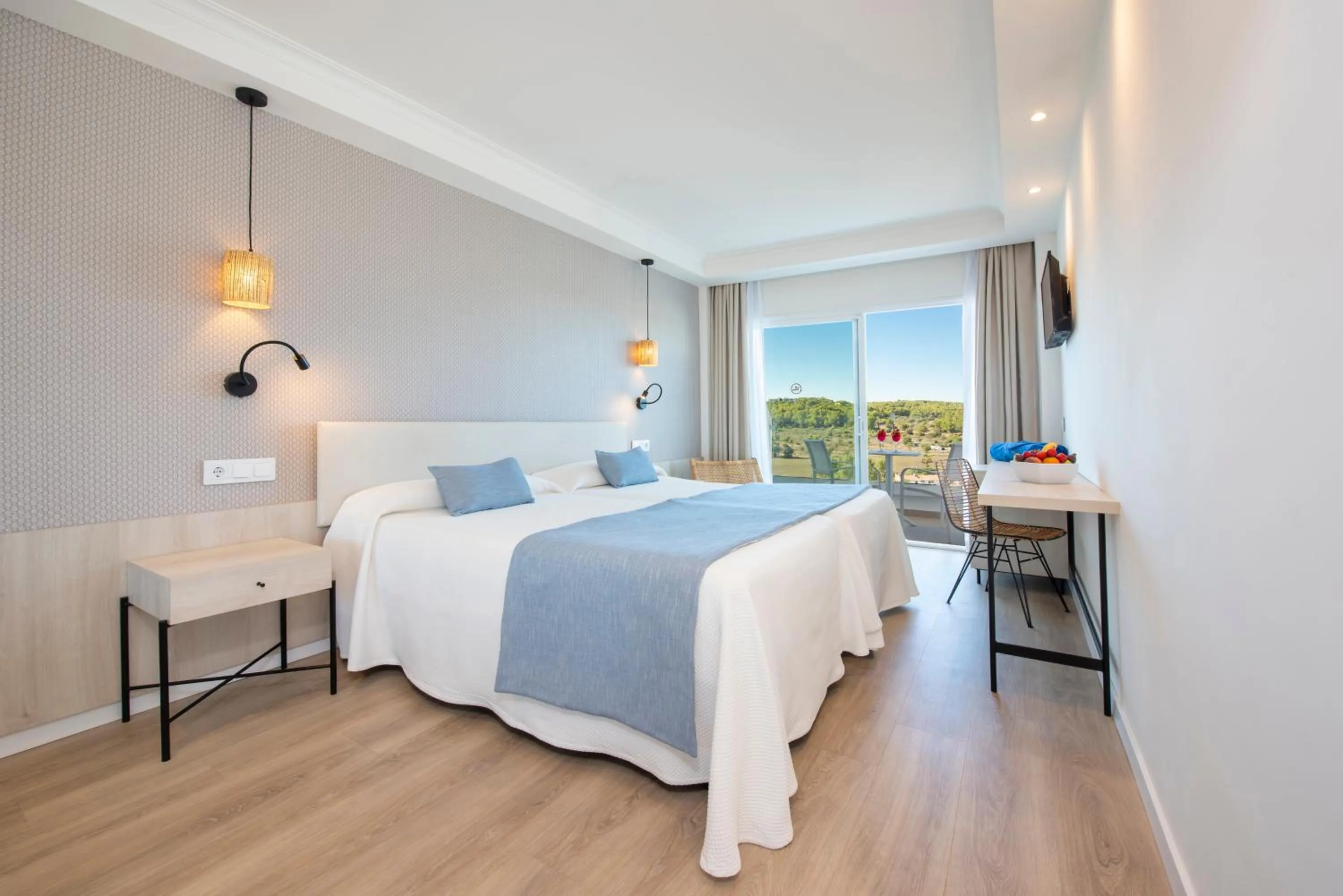 Photo of the whole room, Bed in HSM Atlantic Park