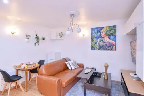 Living room in Paris La Villette - Charming Apartment 2 rooms