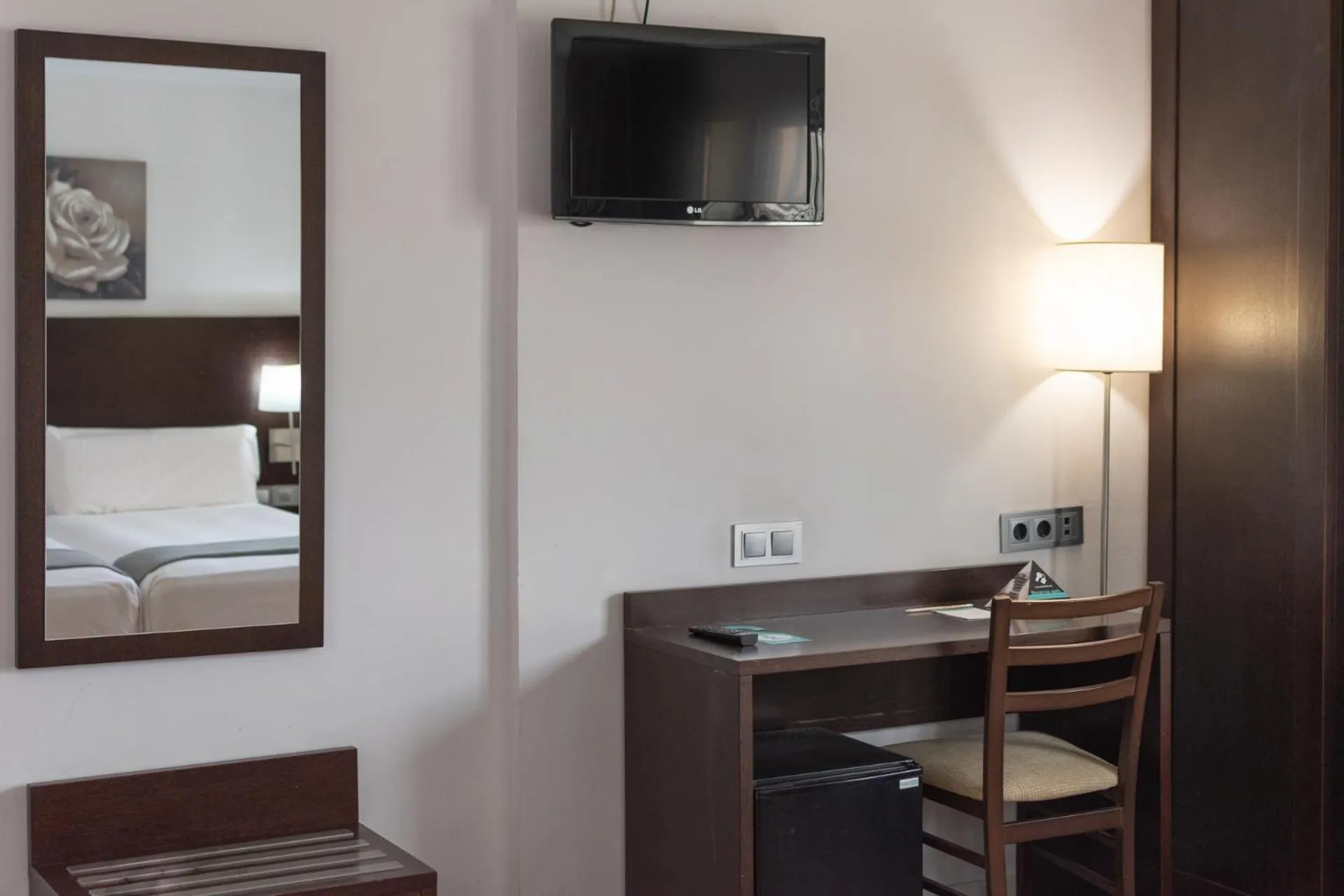 TV and multimedia in Hotel Alda Zaragoza Independencia